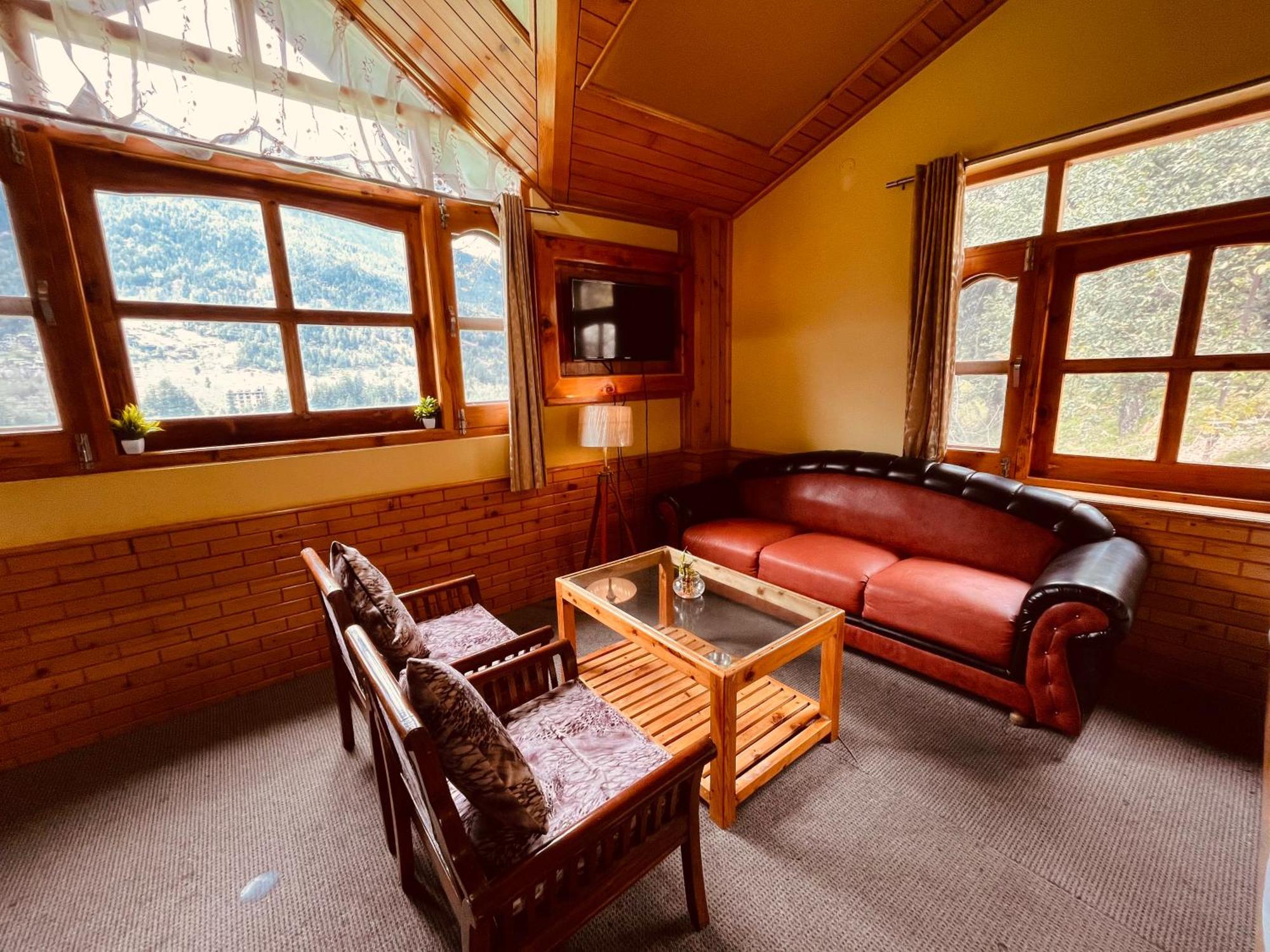 Hollywood - Scenic River & Mountain View With Premium Near Mall Road Hotel Manali (Himachal Pradesh)