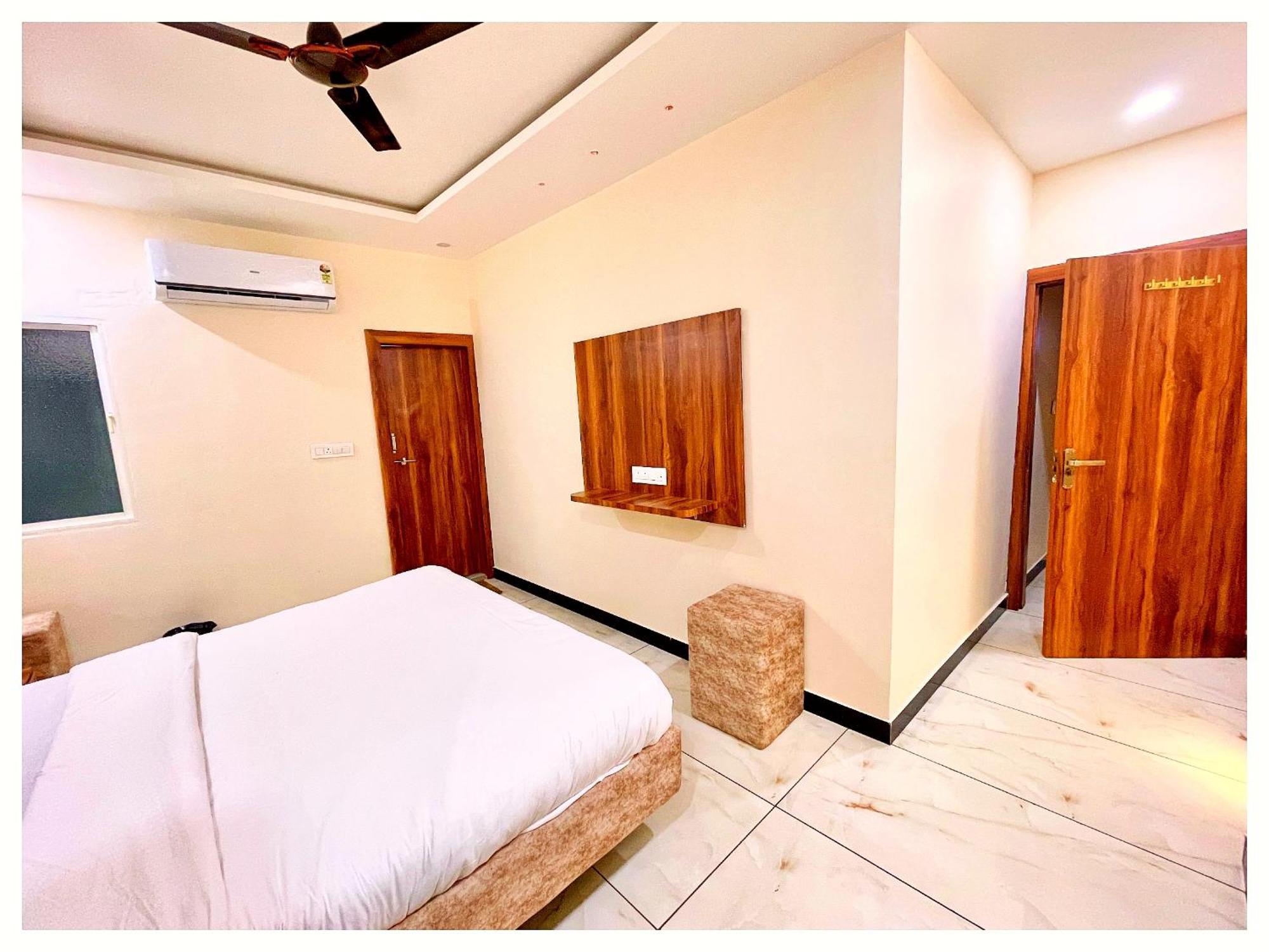 Premium I-bex Near Durga Temple - Restaurant - - Facilities - In Manali (Himachal Pradesh)