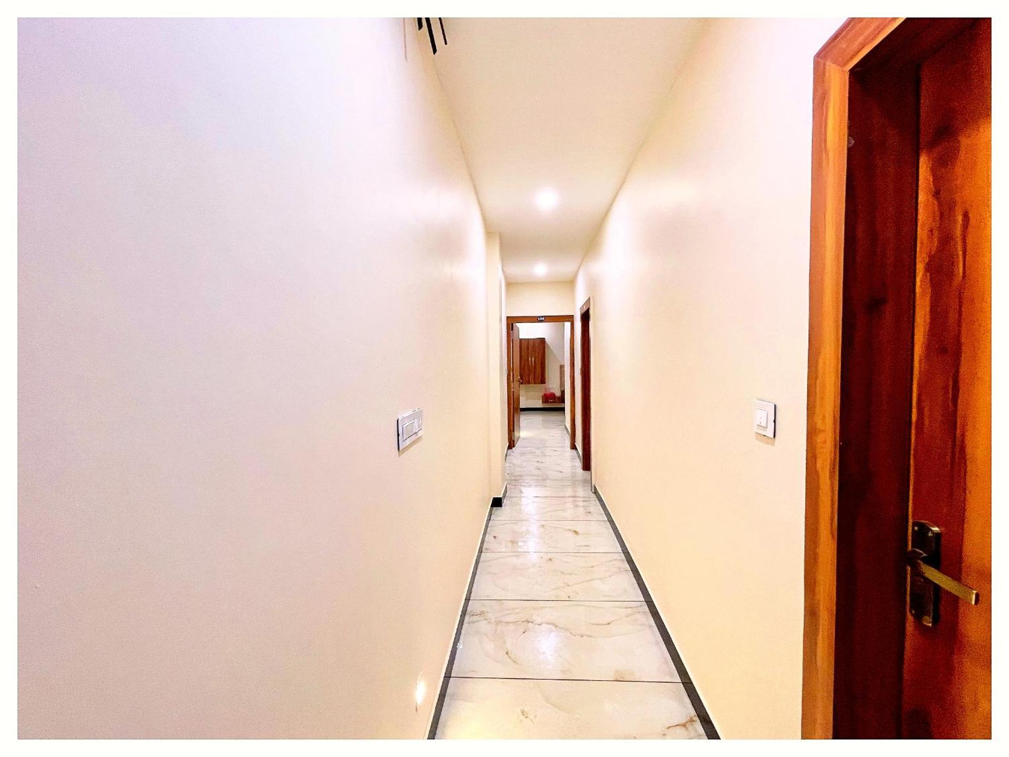 Premium I-bex Near Durga Temple - Restaurant - - Facilities - In Hotel Manali (Himachal Pradesh)
