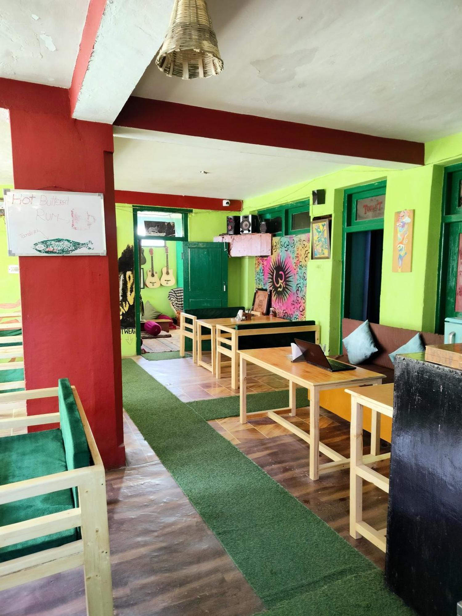 Non Stop Cafe & Guest house Manali (Himachal Pradesh)