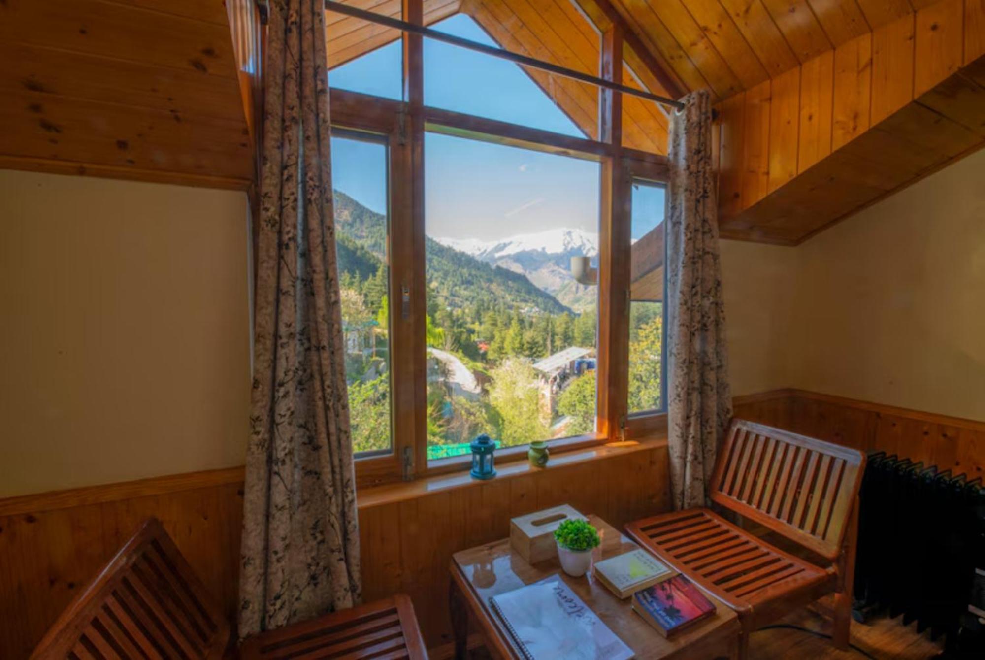 A Budget Urba- Monk Near Temple - Restaurant And Wi-fi Facilities -family In 4*