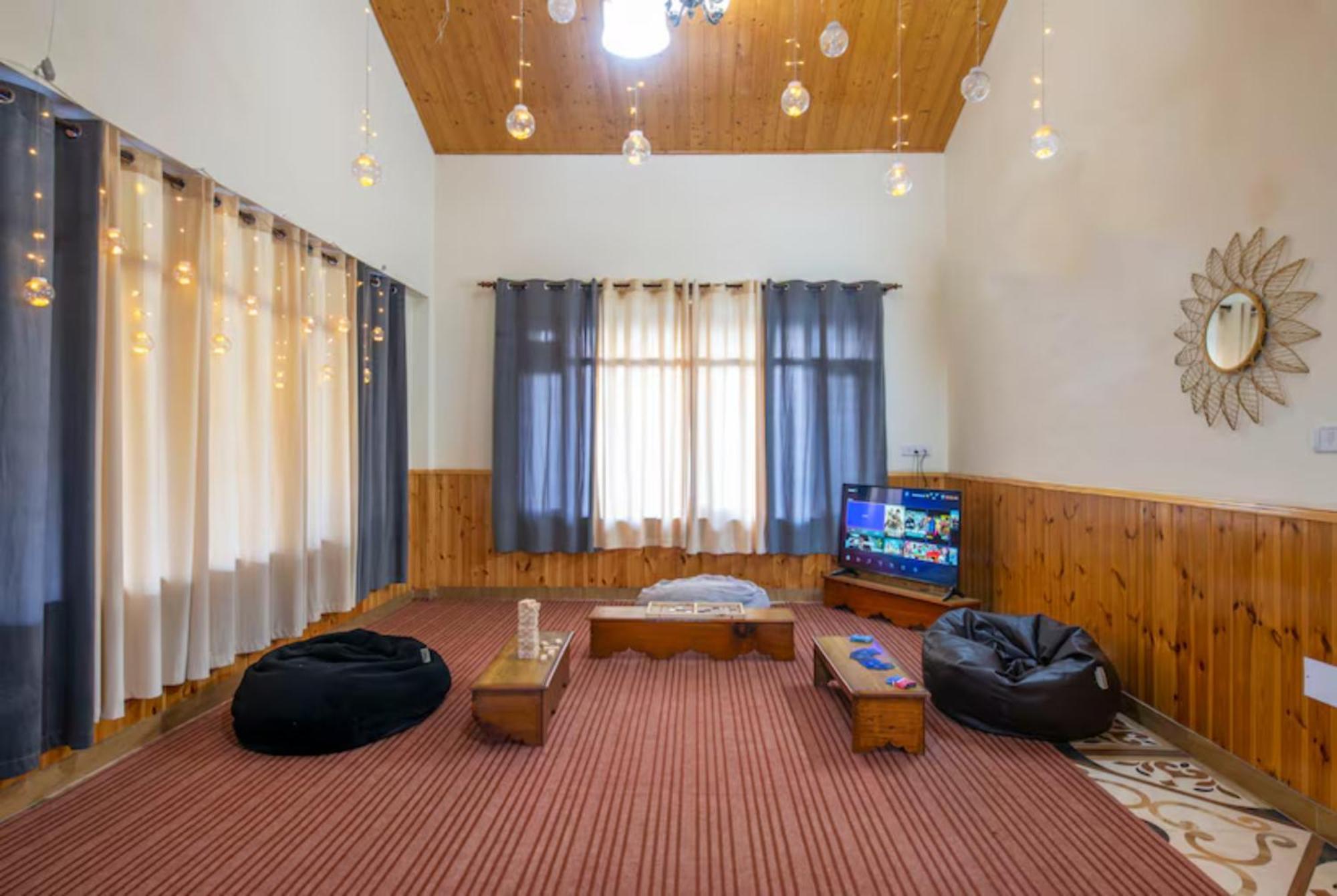 A Budget Urba- Monk Near Temple - Restaurant And Wi-fi Facilities -family In