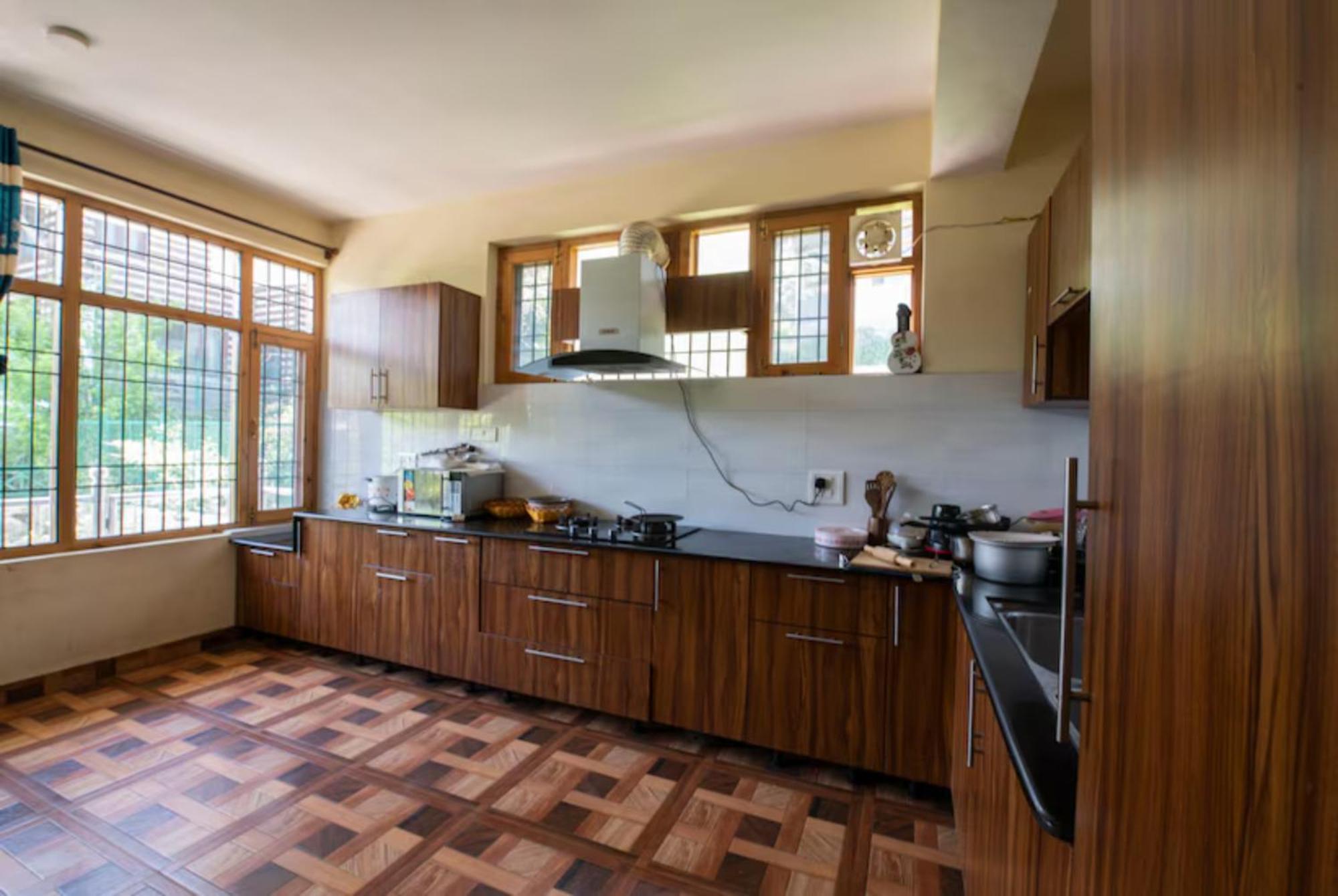 Hotel A Budget Urba- Monk Near Temple - Restaurant And Wi-fi Facilities -family In