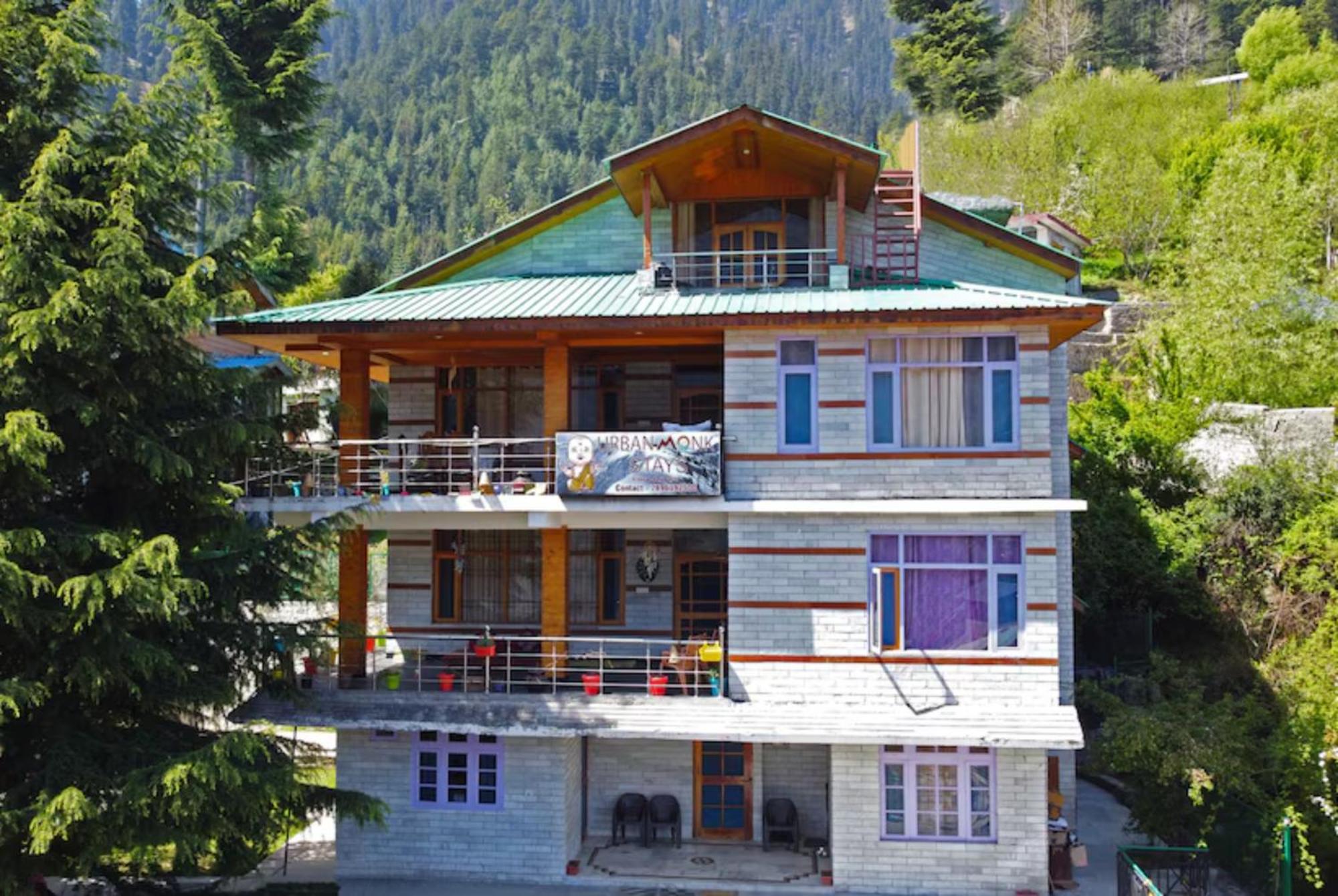 Hotel A Budget Urba- Monk Near Temple - Restaurant And Wi-fi Facilities -family In 4*