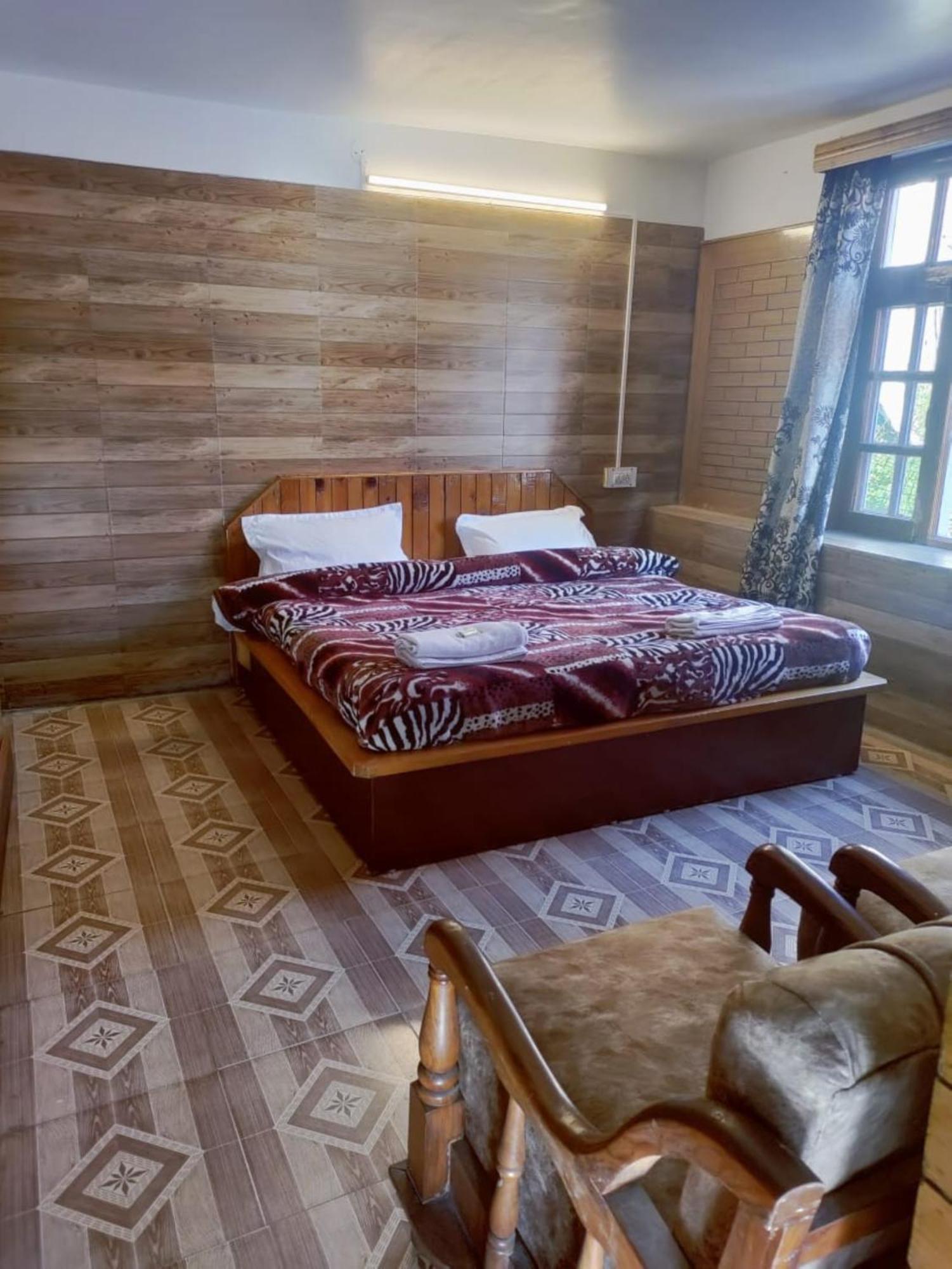 Hotel Riverine Cafe & Riverview Near Mall Road Manali (Himachal Pradesh)