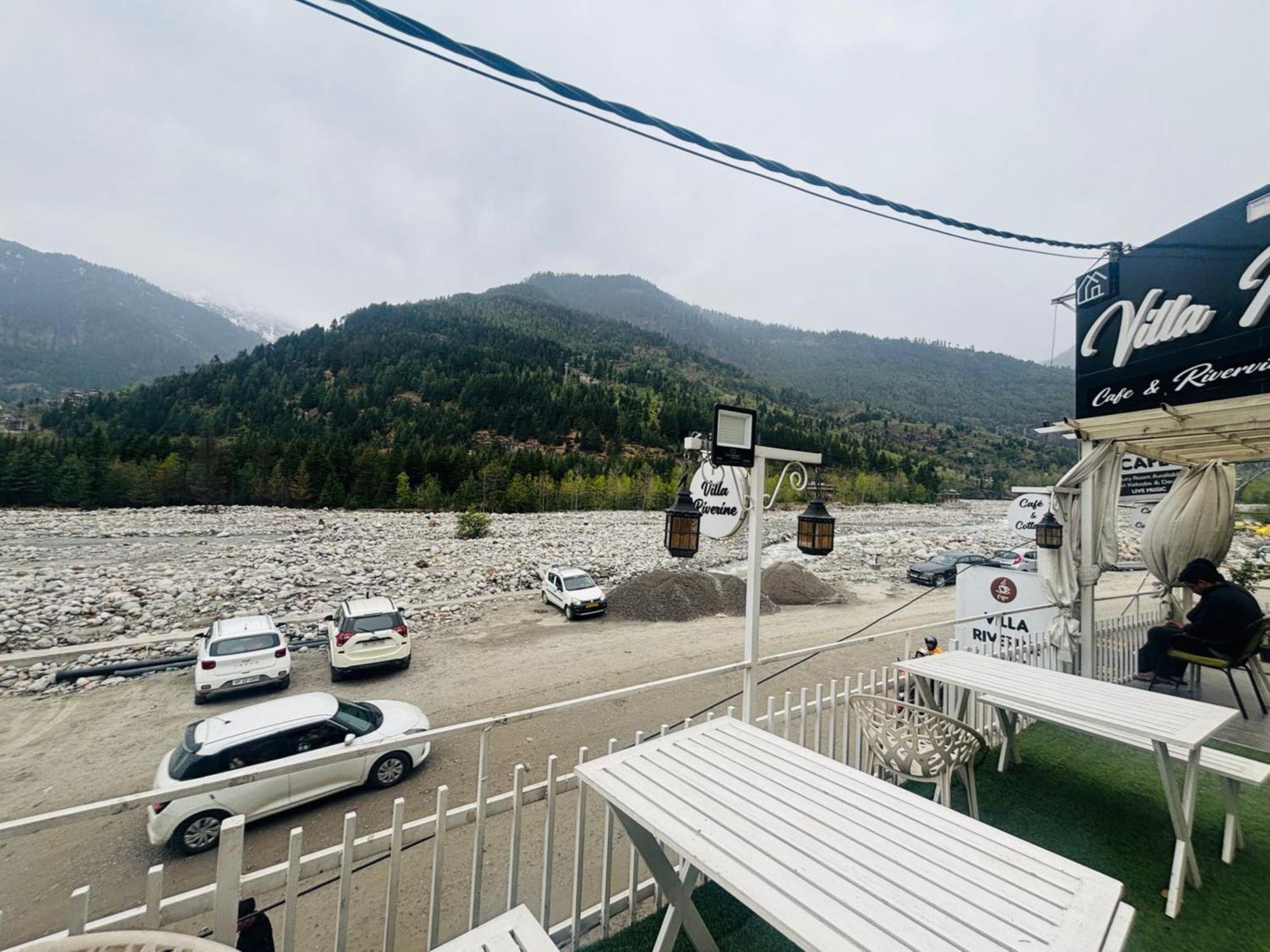 Hotel Riverine Cafe & Riverview Near Mall Road 4*
