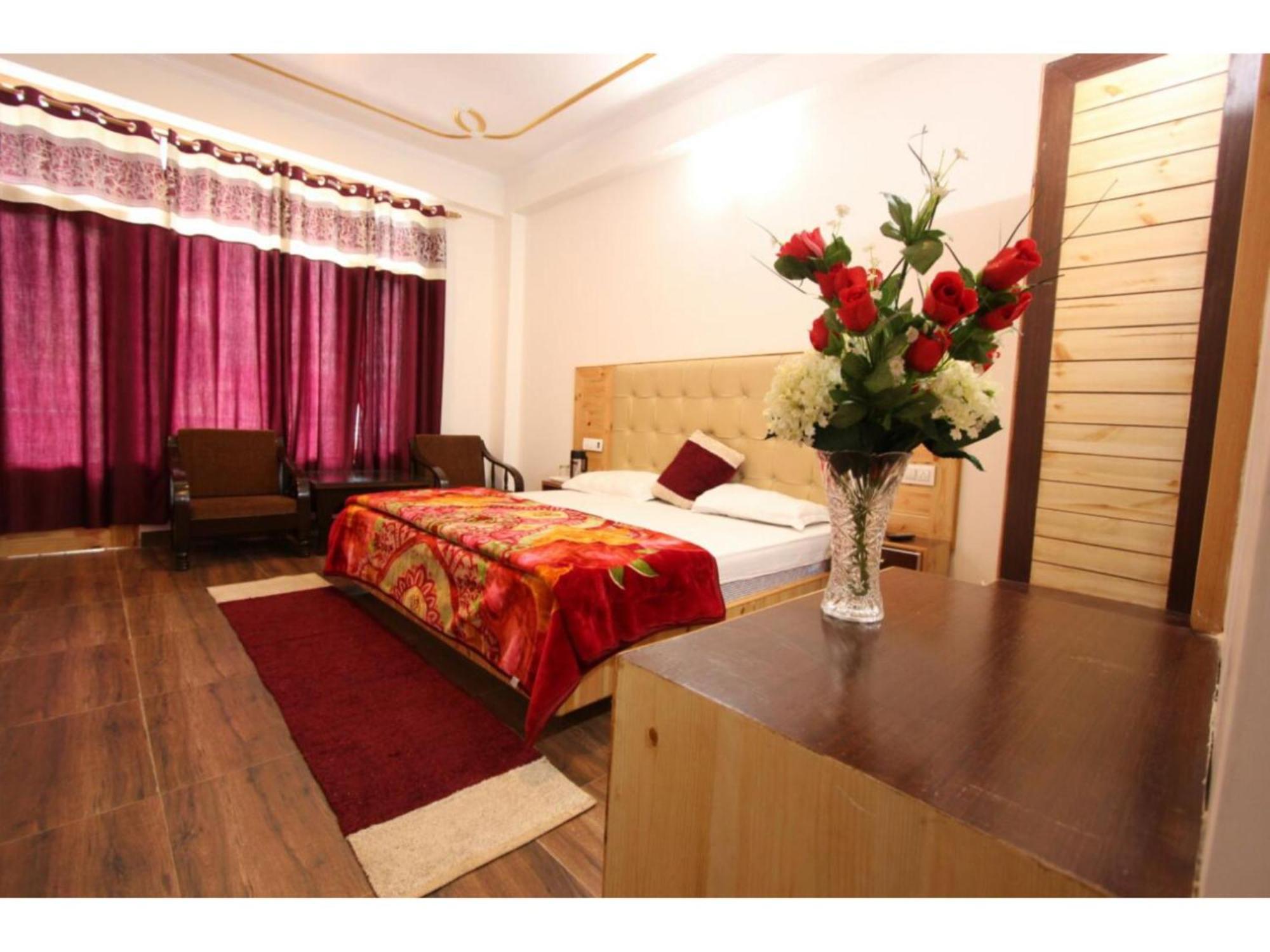 Budget Saras Near Temple - Free Parking - Restaurant Facilities - In Hotel Manali (Himachal Pradesh)