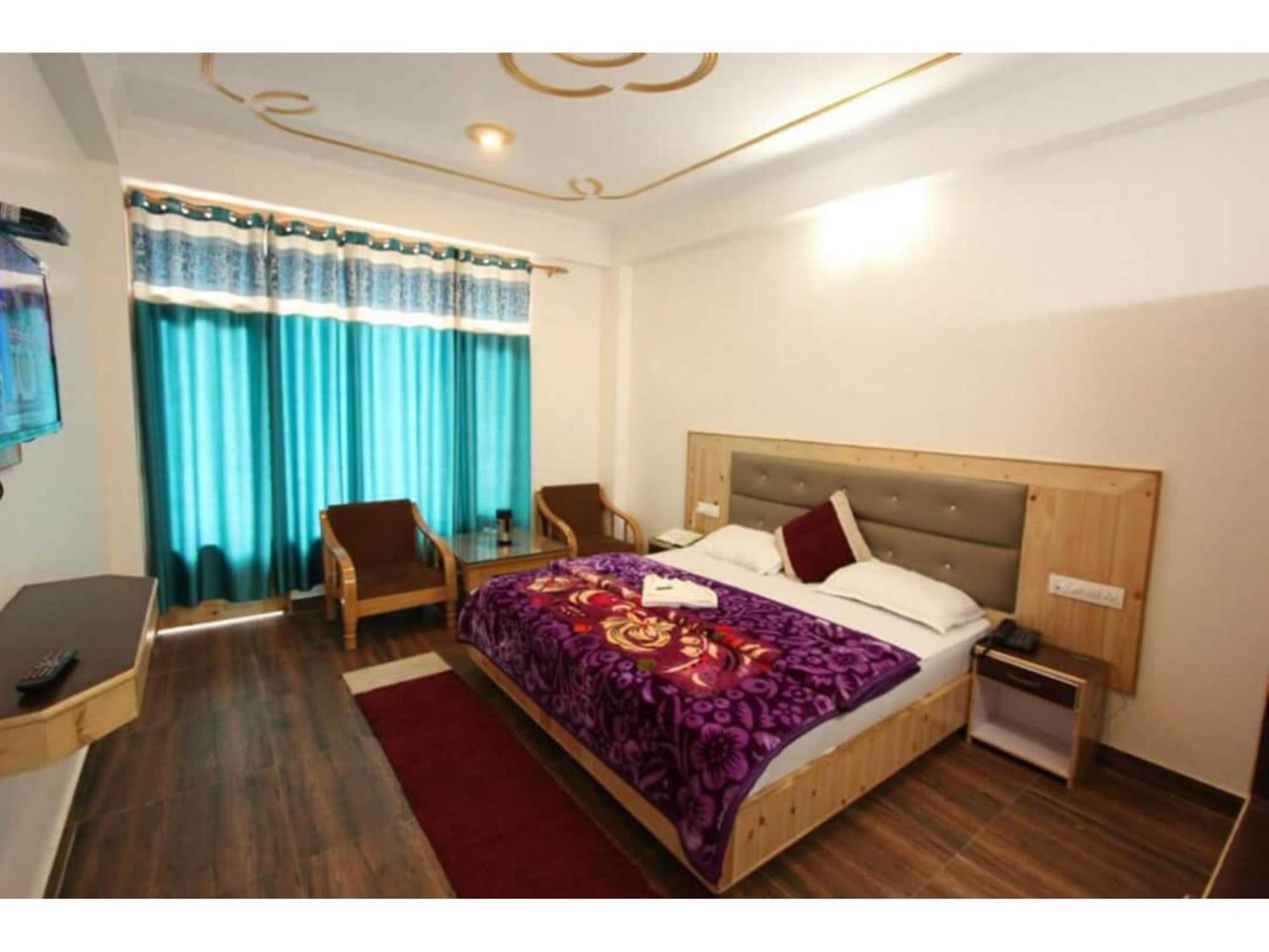 Budget Saras Near Temple - Free Parking - Restaurant Facilities - In Hotel