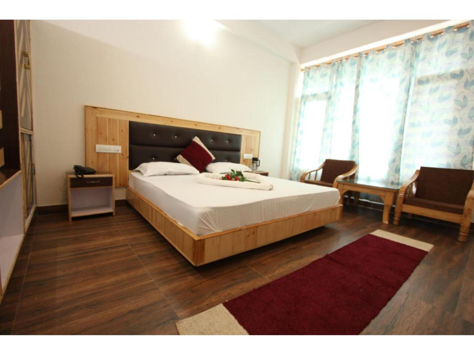 Hotel Budget Saras Near Temple - Free Parking - Restaurant Facilities - In