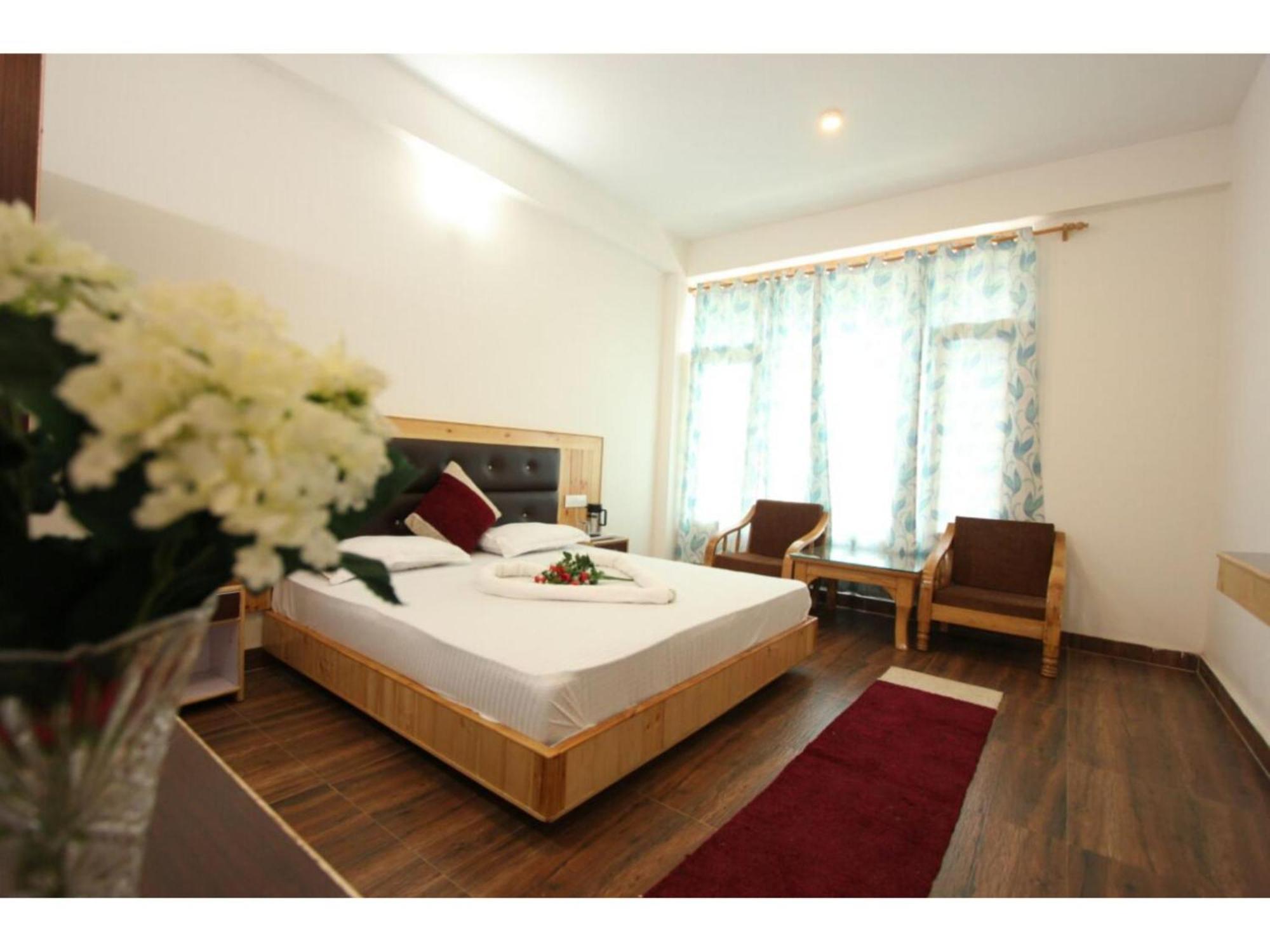 Budget Saras Near Temple - Free Parking - Restaurant Facilities - In Hotel 4*