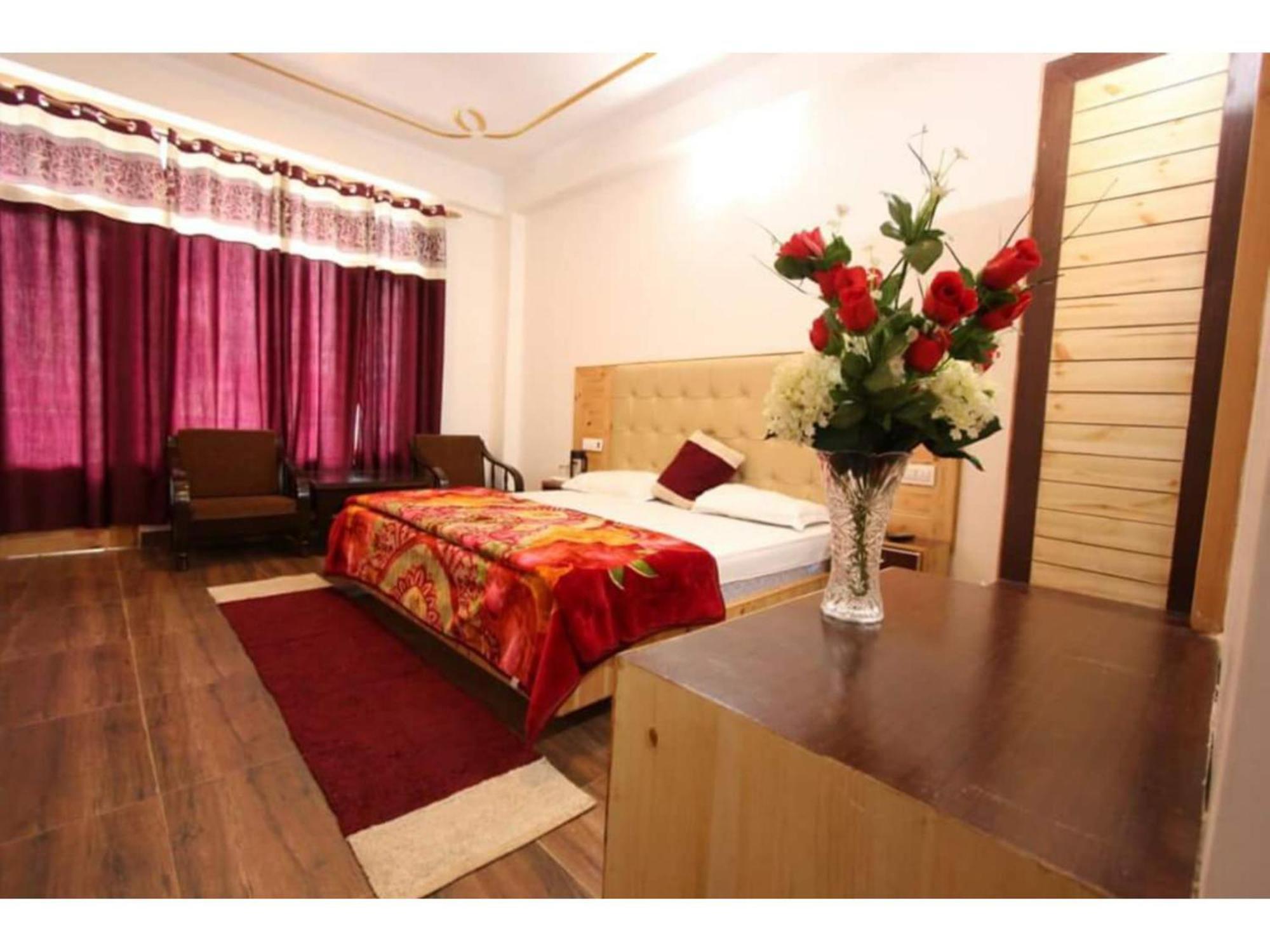 Hotel Budget Saras Near Temple - Free Parking - Restaurant Facilities - In Manali (Himachal Pradesh)