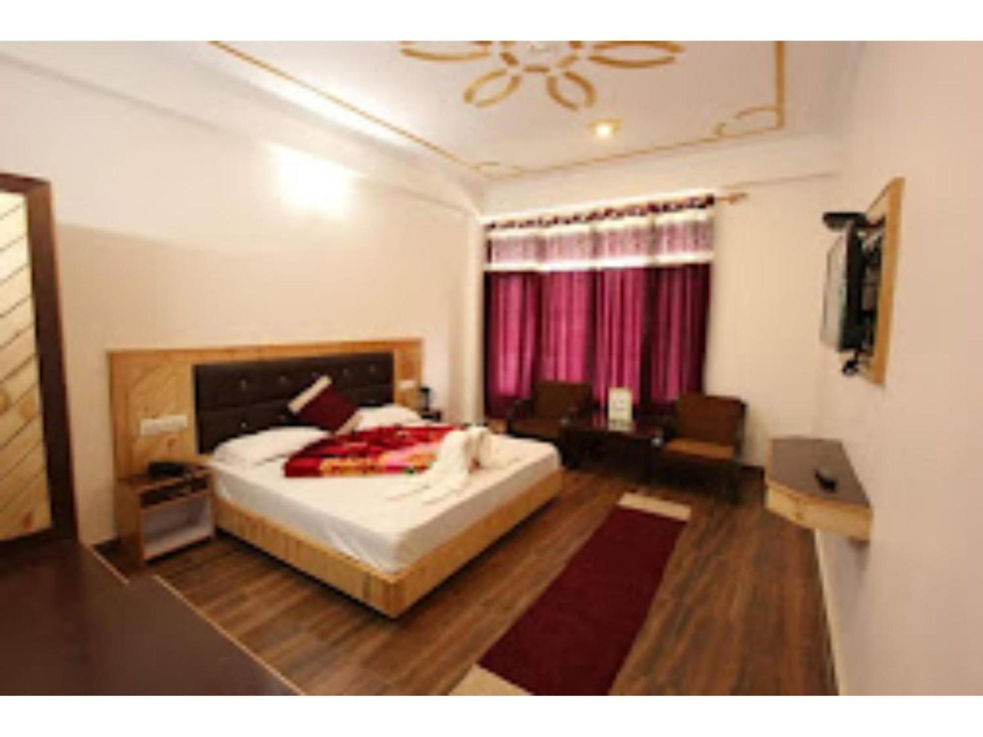 Budget Saras Near Temple - Free Parking - Restaurant Facilities - In Hotel 4*