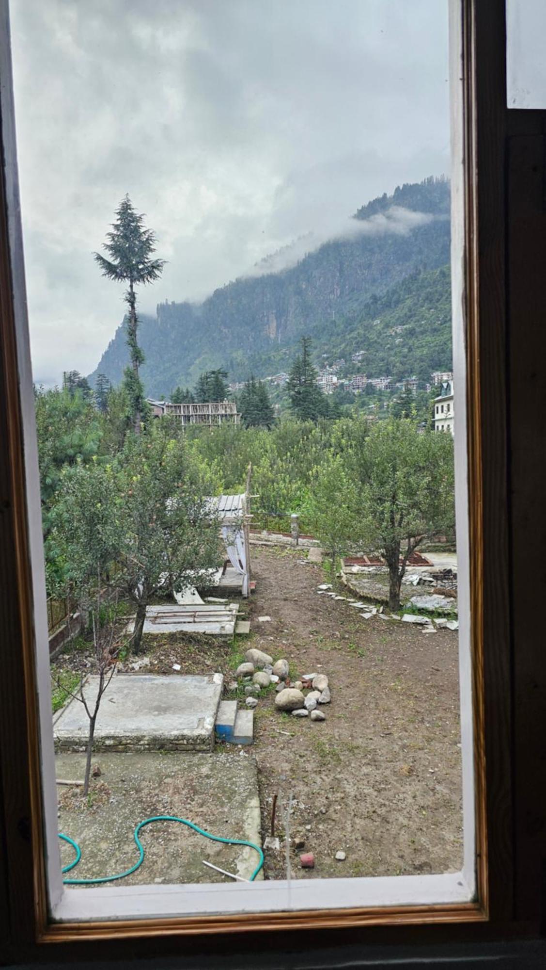 Apple Flower Heritage Manali (Himachal Pradesh)