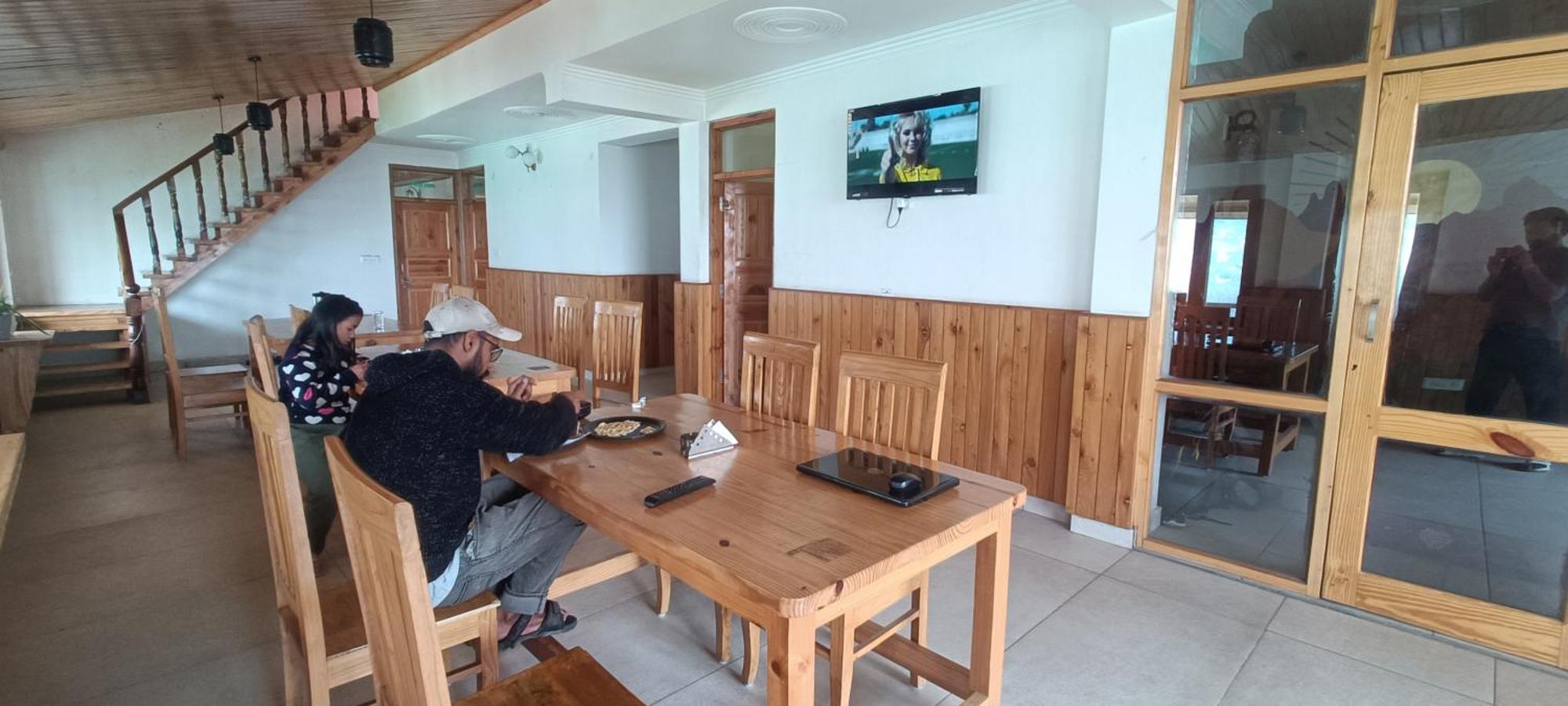 Homestay Leela *