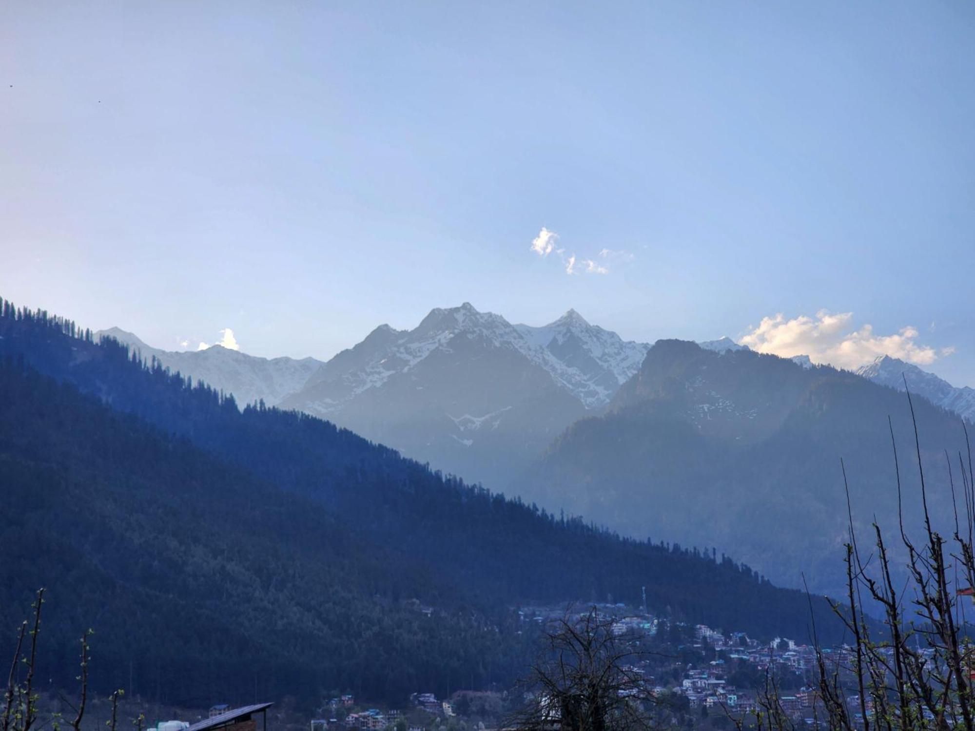 Kundan And Restaurant Manali (Himachal Pradesh)