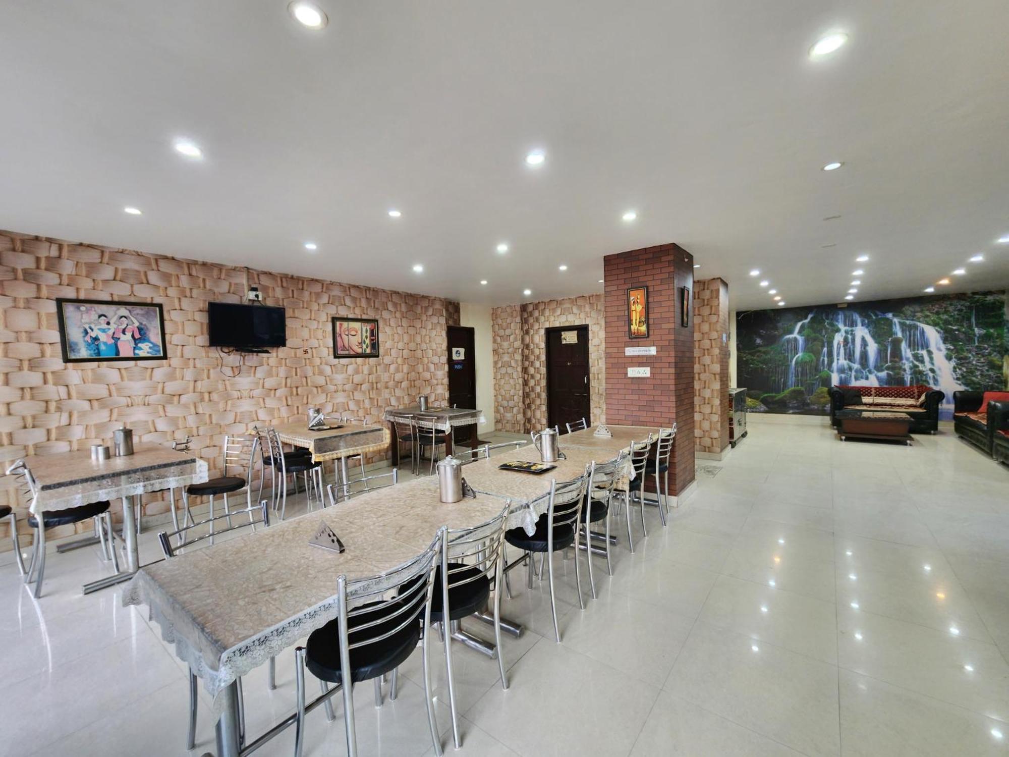 Hotel Kundan And Restaurant
