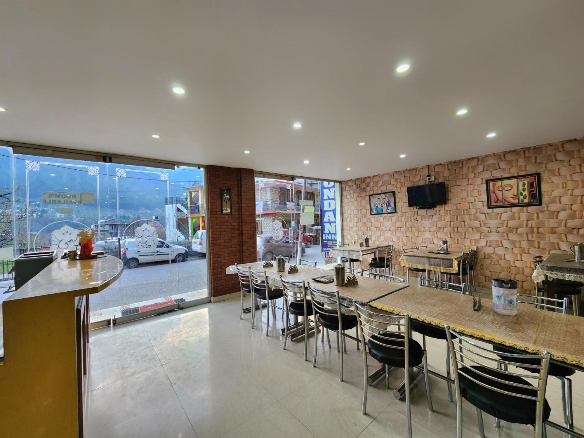 Kundan And Restaurant Hotel