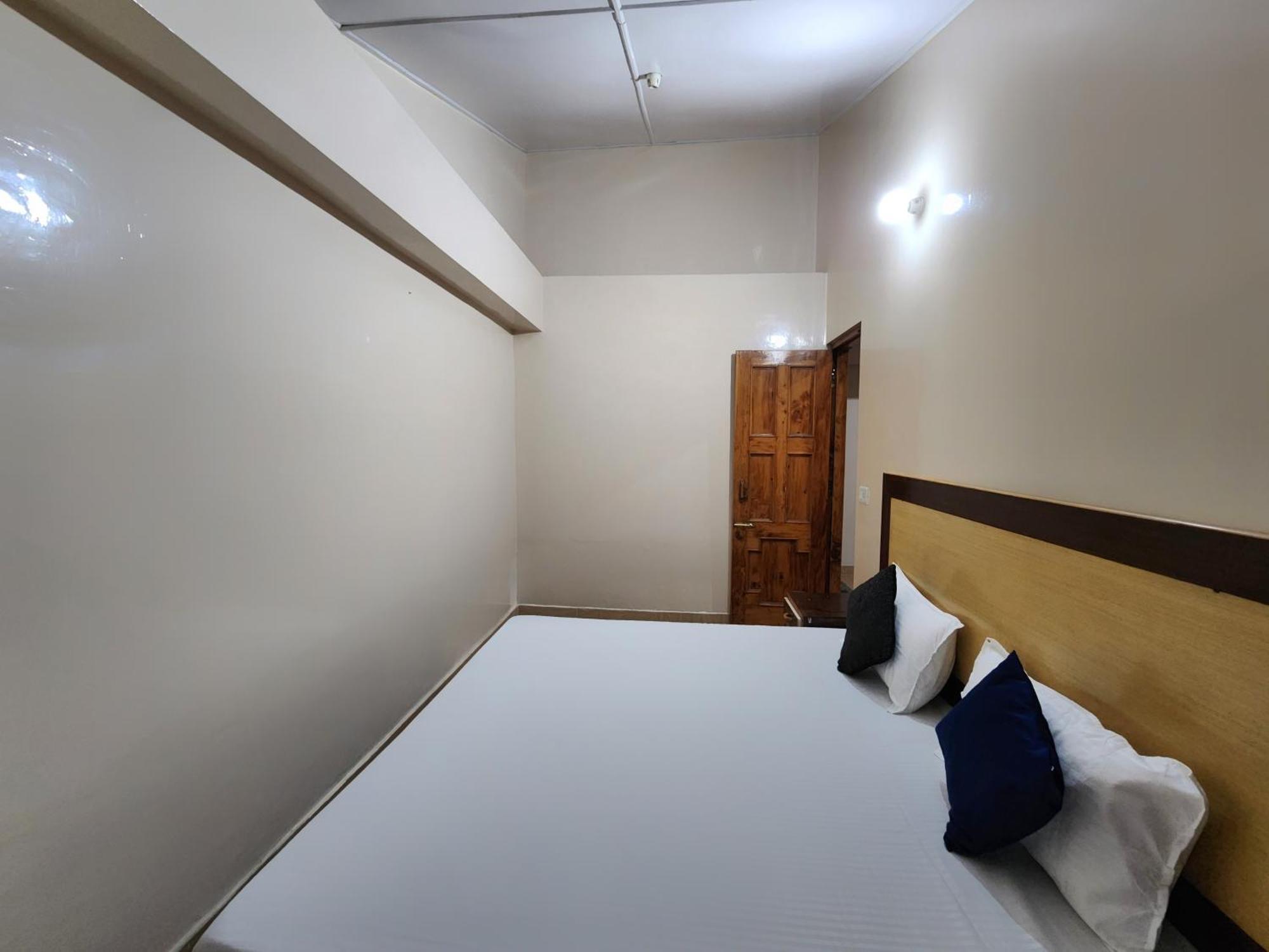 Kundan And Restaurant Hotel 3*