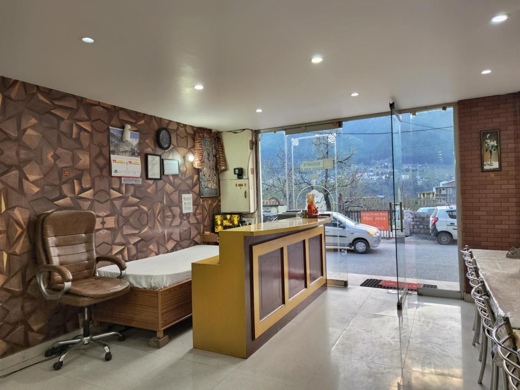 Kundan And Restaurant 3*