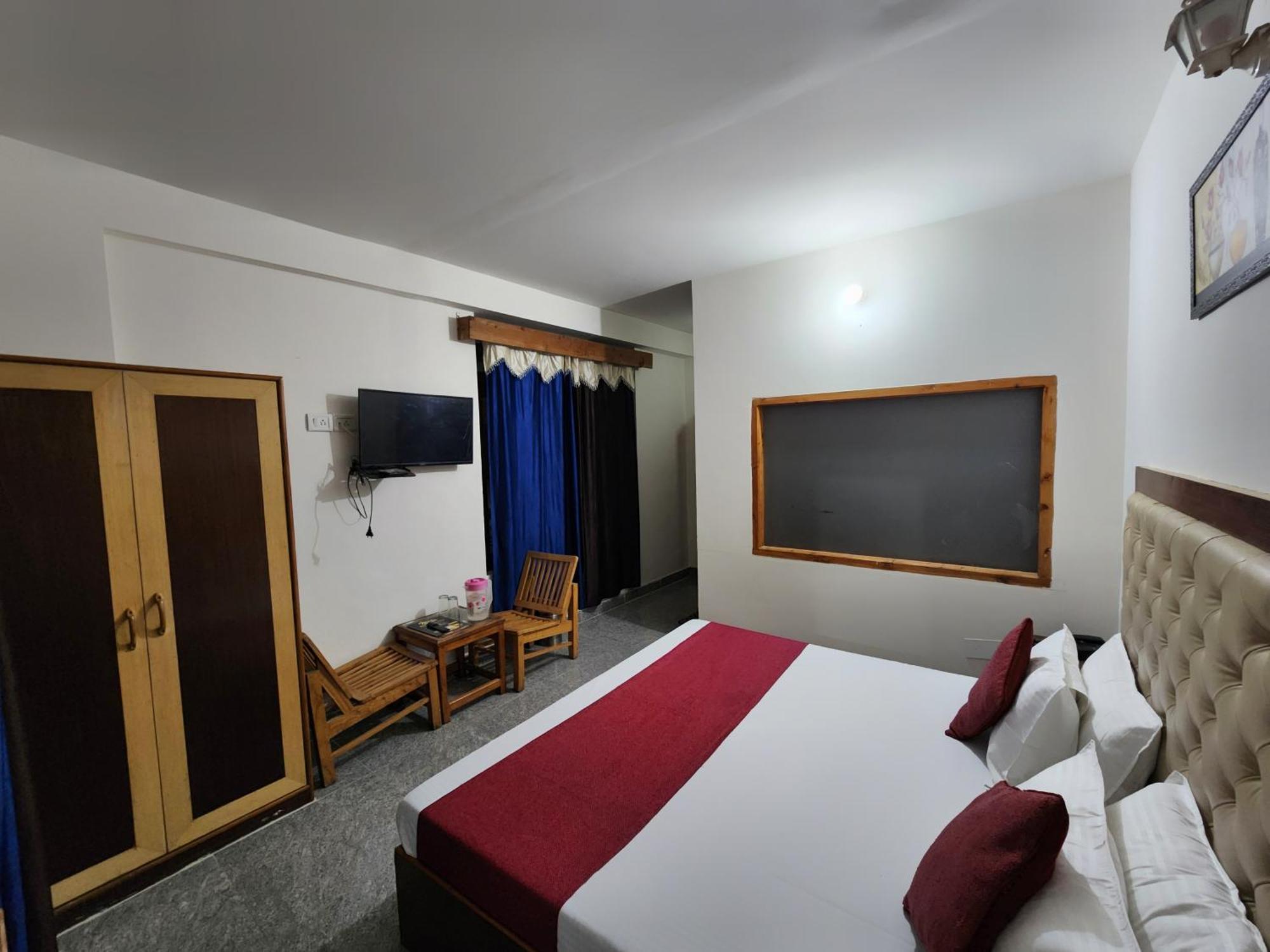 Kundan And Restaurant Hotel 3*