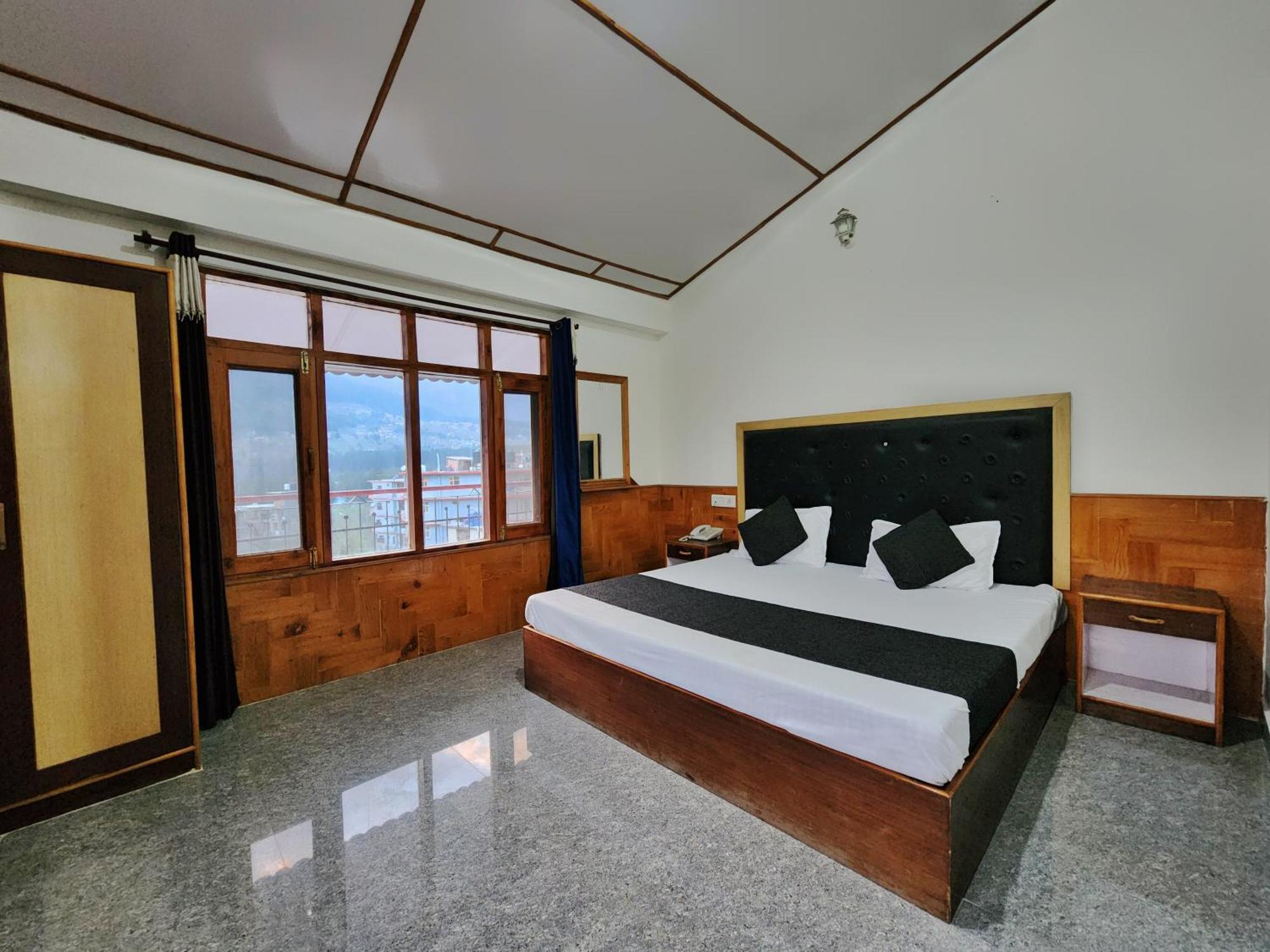 Kundan And Restaurant Hotel