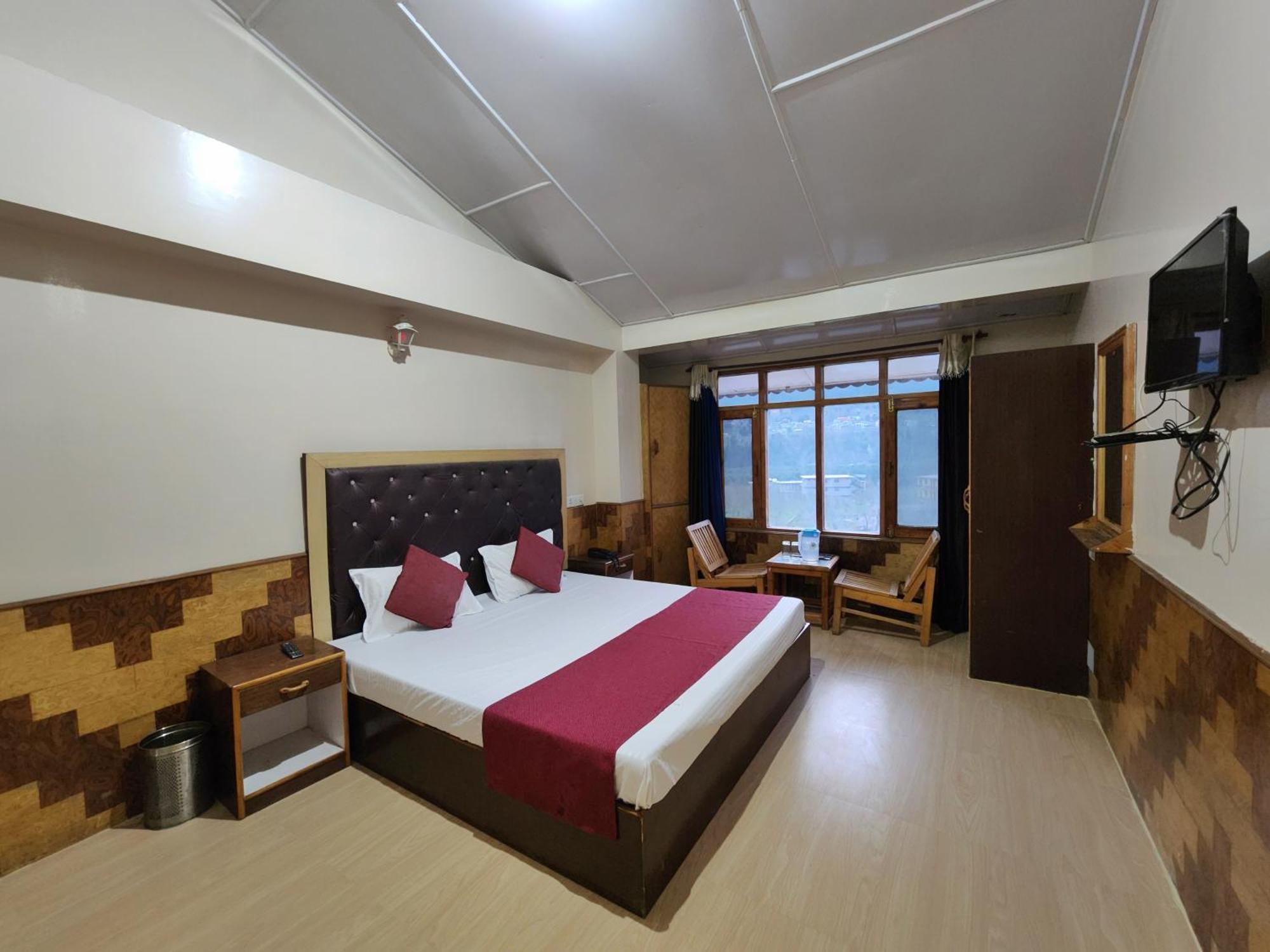 Kundan And Restaurant Manali (Himachal Pradesh)