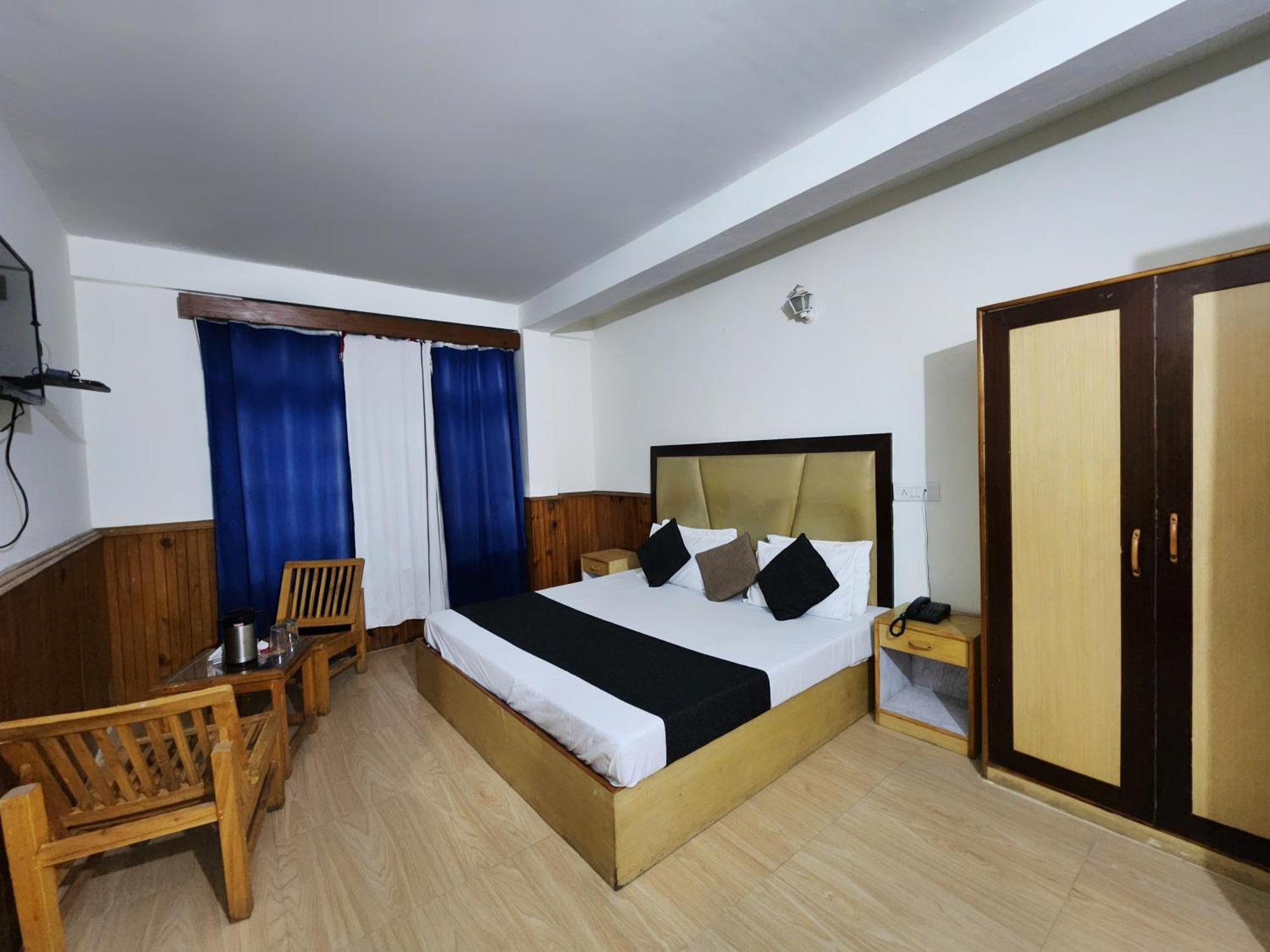 Kundan And Restaurant Hotel