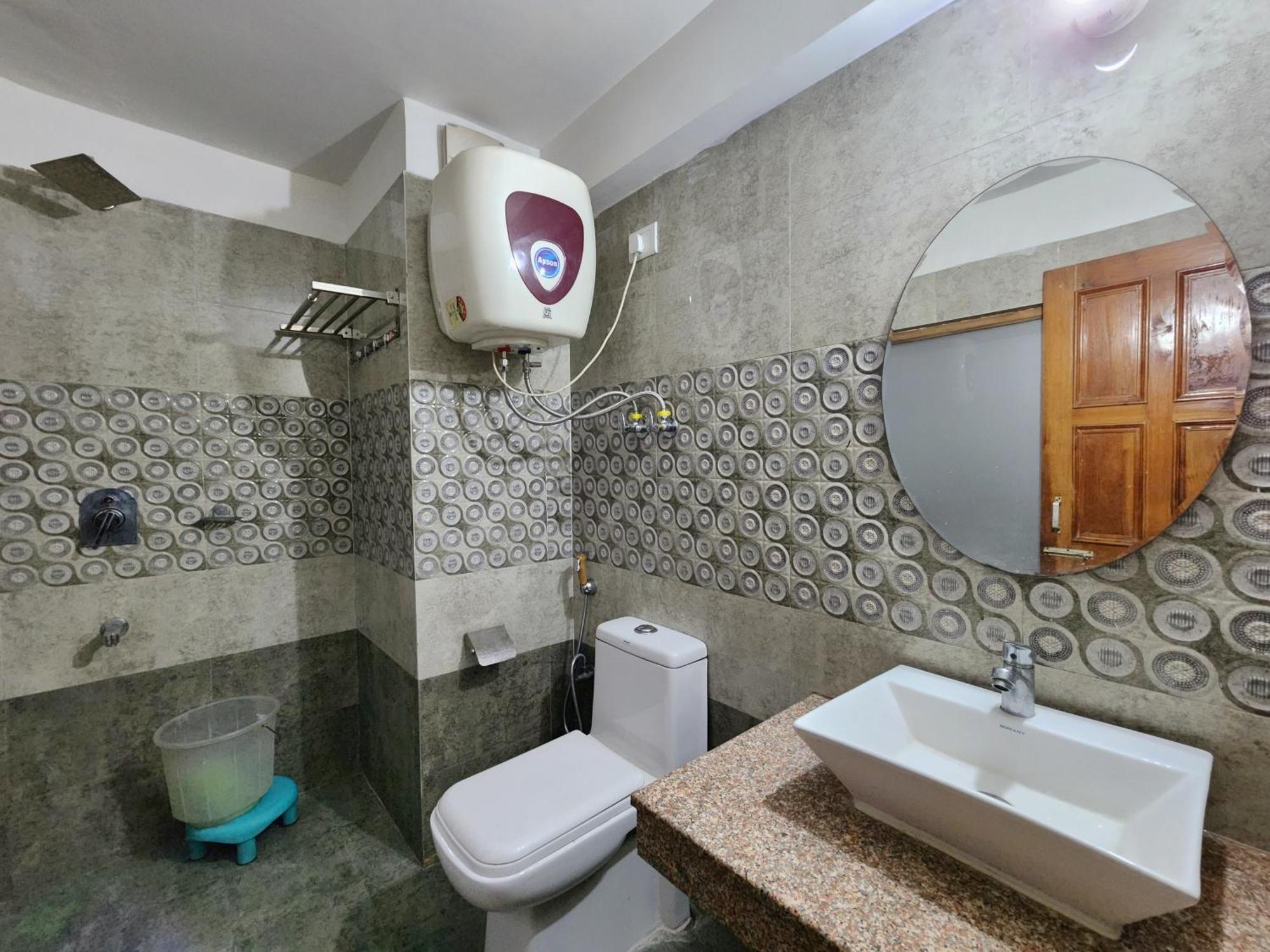 Kundan And Restaurant Hotel Manali (Himachal Pradesh)