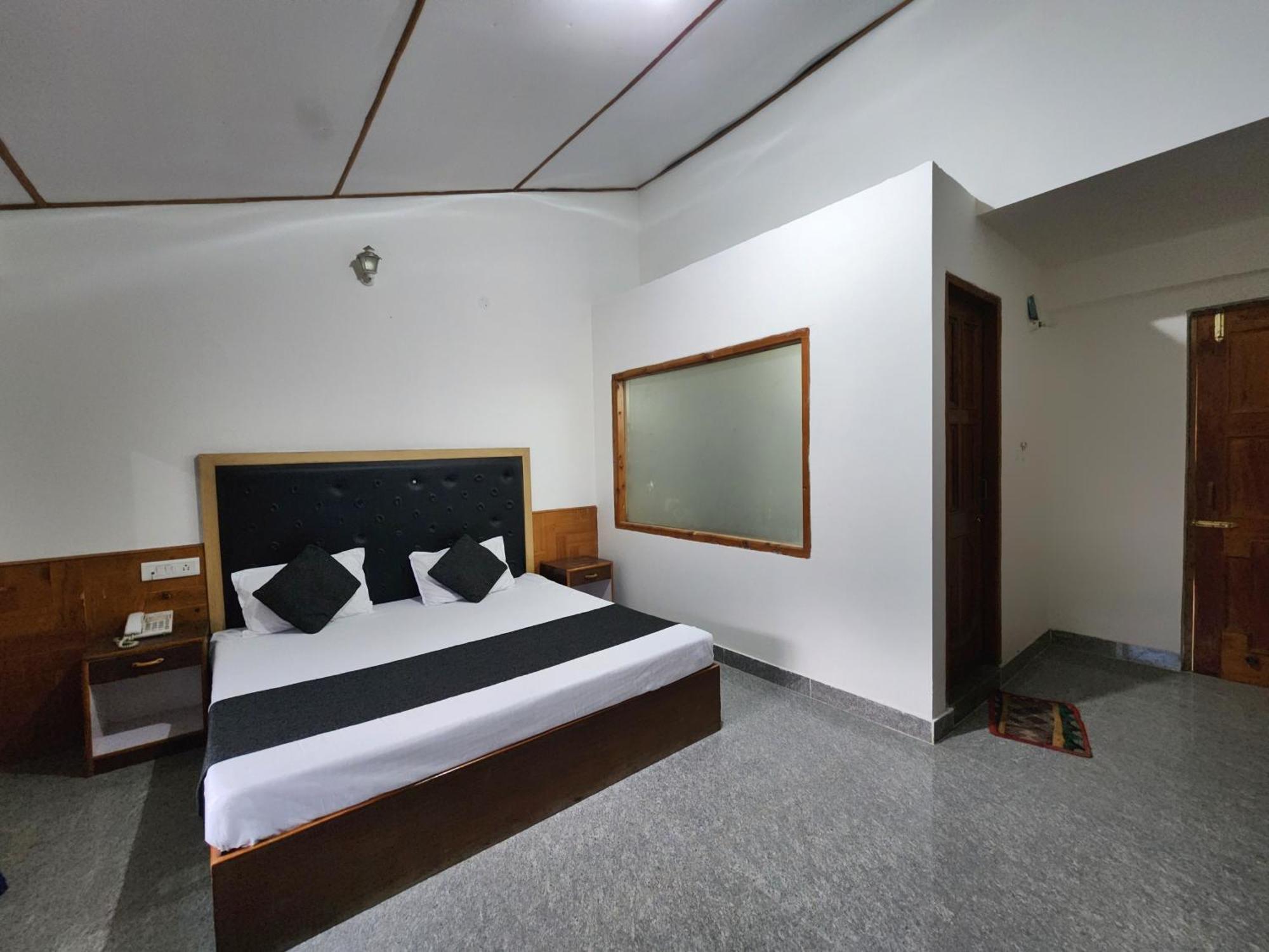 Kundan And Restaurant Hotel Manali (Himachal Pradesh)