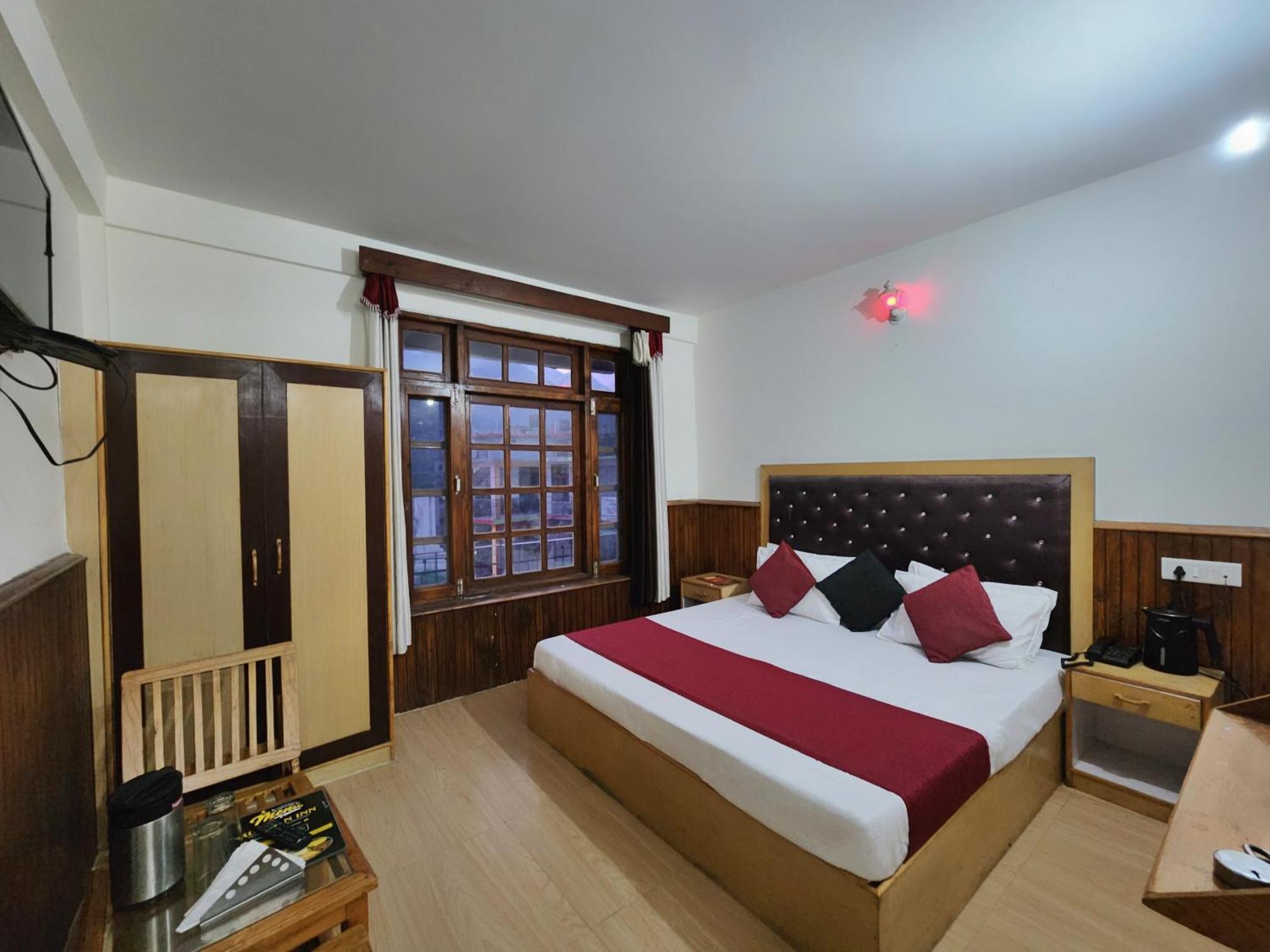 Kundan And Restaurant 3*