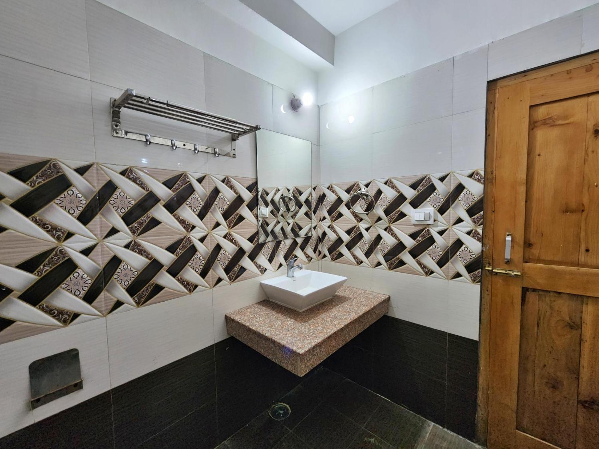 Hotel Kundan And Restaurant