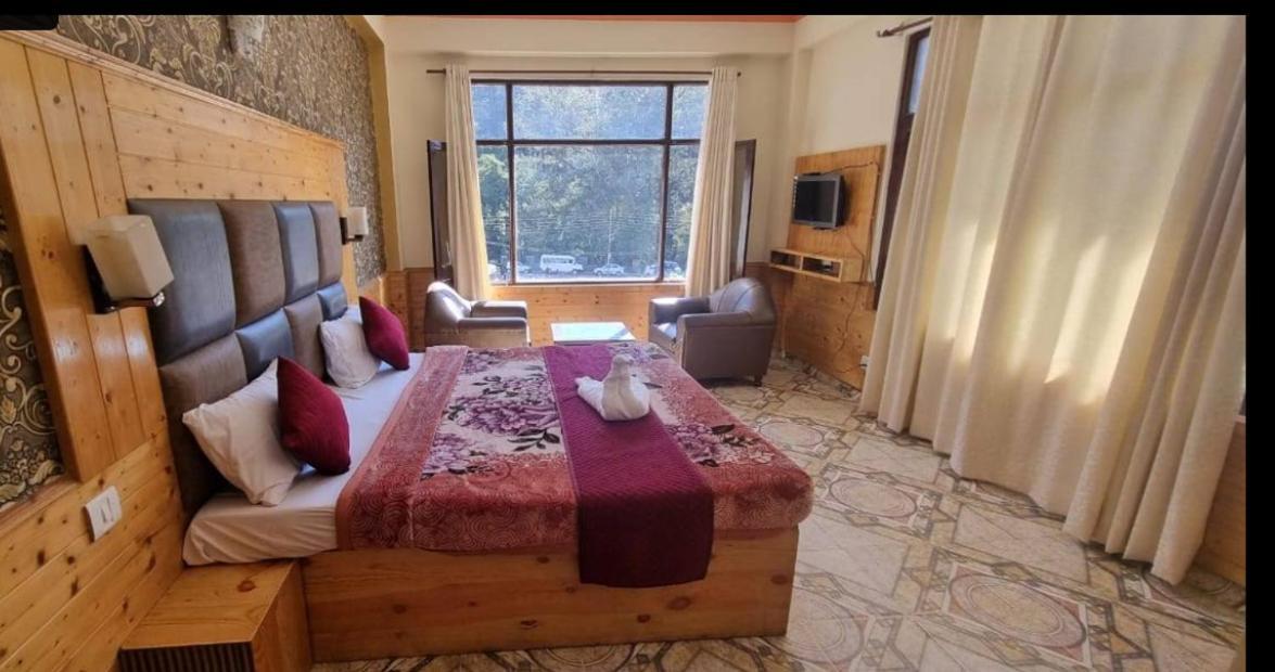 Hotel Day Night Manali (Himachal Pradesh)