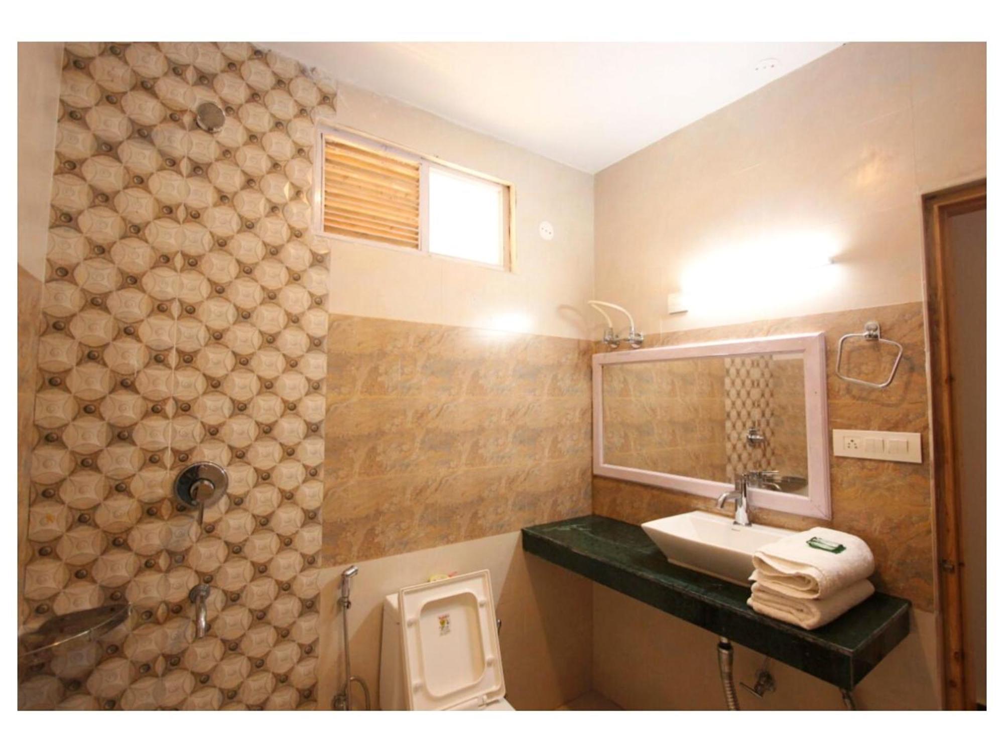 Saras Hotel Manali (Himachal Pradesh)