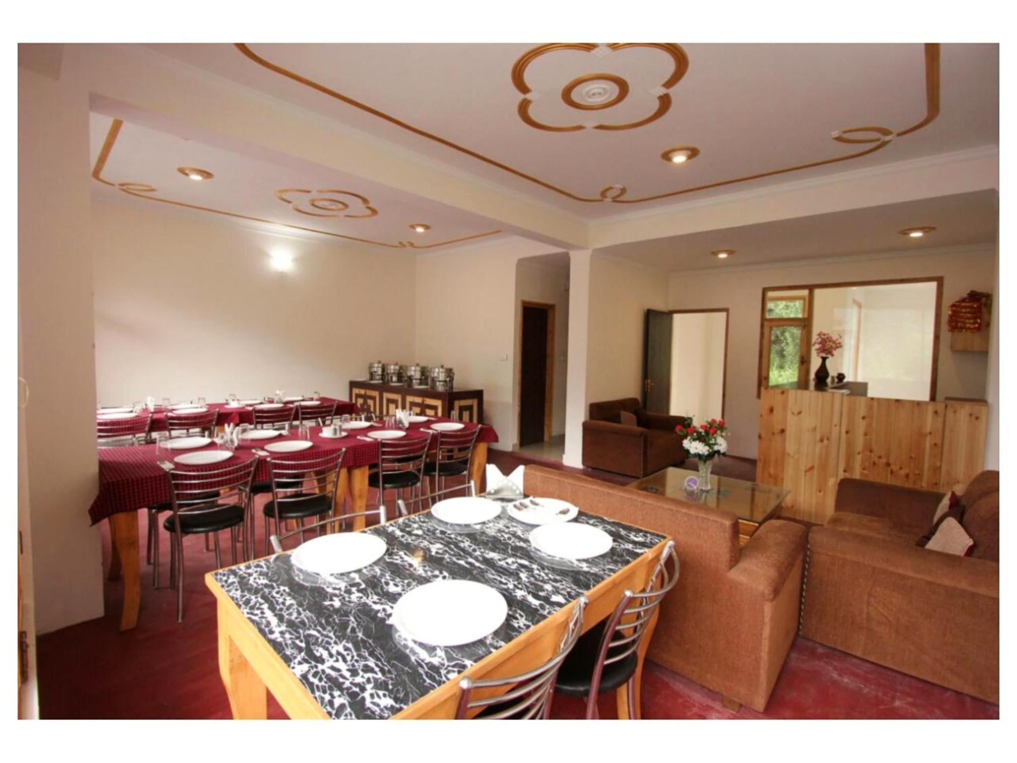 Saras Hotel *