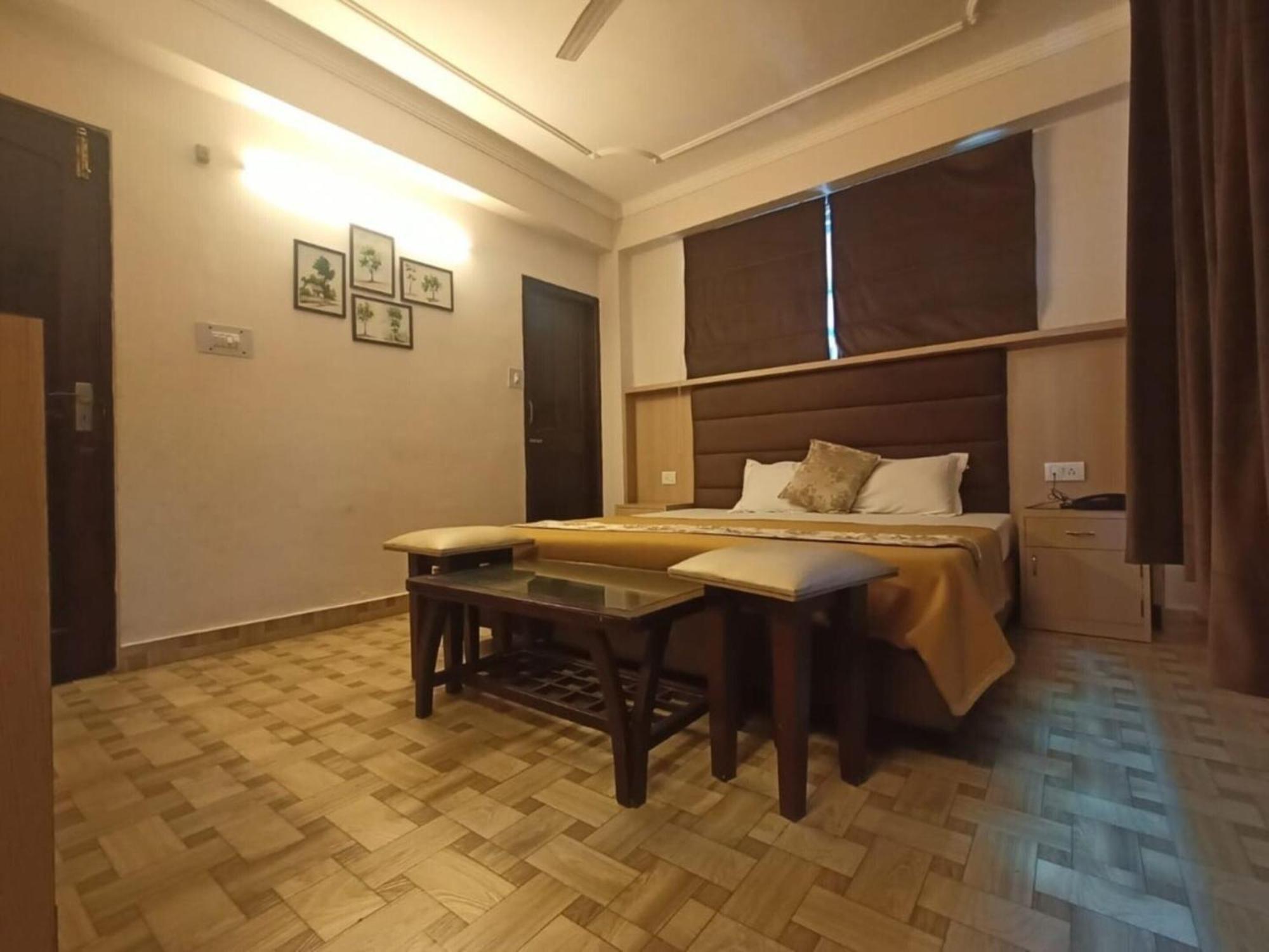 Daddy's Near Gurudwara And Hadimba Devi Temple - Premium Hotel