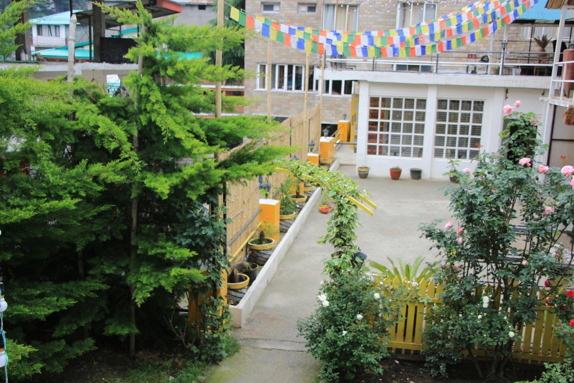 Resort The Village Manali- Cafe, Bar & Bistro Manali (Himachal Pradesh)