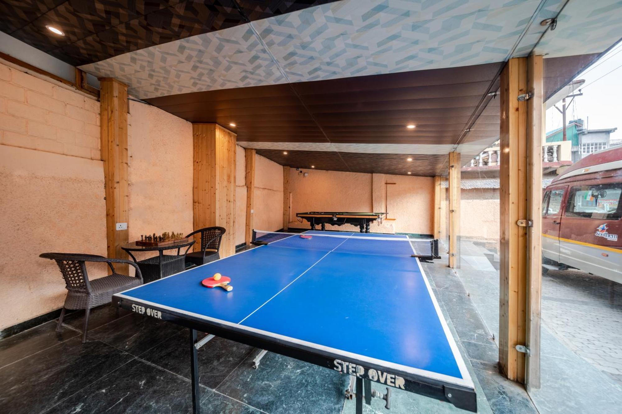 West Western #neartomallroad #24hourrestaurent #gym #lawn #playingzone #pooltable #kidsfriendly #mountainview #tabletennis #familyfriendly #privateparking 4*