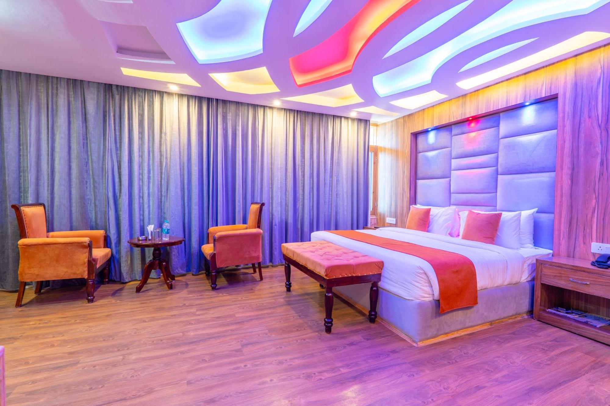West Western #neartomallroad #24hourrestaurent #gym #lawn #playingzone #pooltable #kidsfriendly #mountainview #tabletennis #familyfriendly #privateparking Hotel 4*