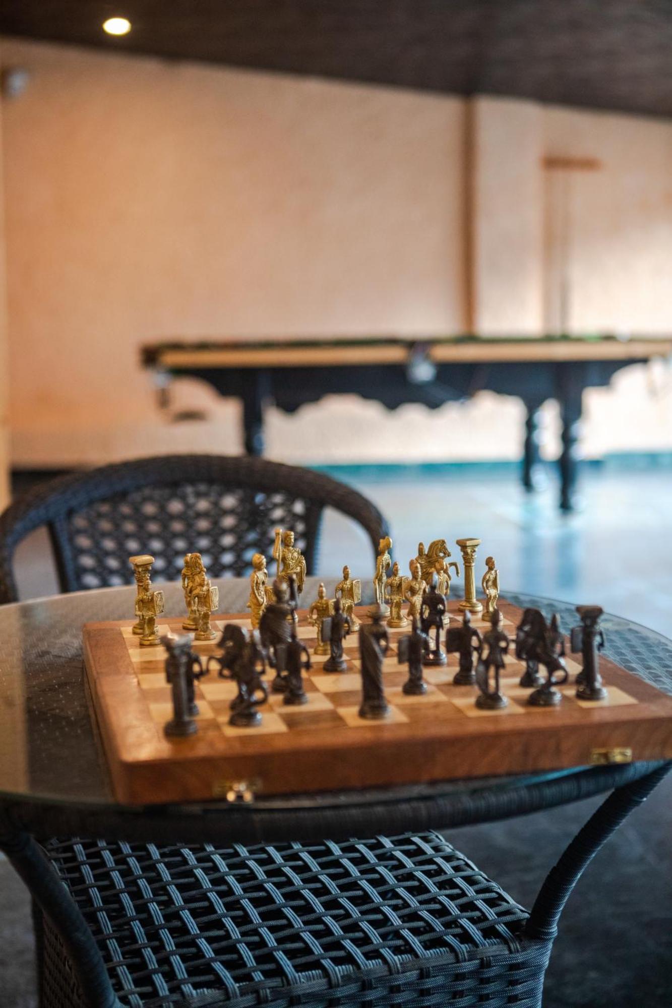 West Western #neartomallroad #24hourrestaurent #gym #lawn #playingzone #pooltable #kidsfriendly #mountainview #tabletennis #familyfriendly #privateparking Hotel Manali (Himachal Pradesh)