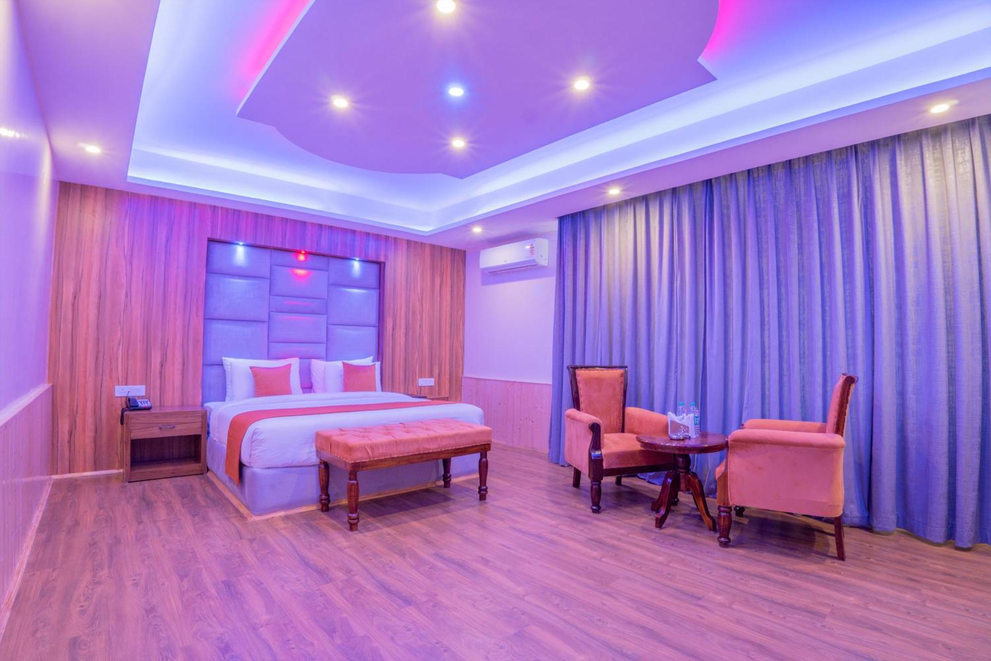 West Western #neartomallroad #24hourrestaurent #gym #lawn #playingzone #pooltable #kidsfriendly #mountainview #tabletennis #familyfriendly #privateparking Hotel