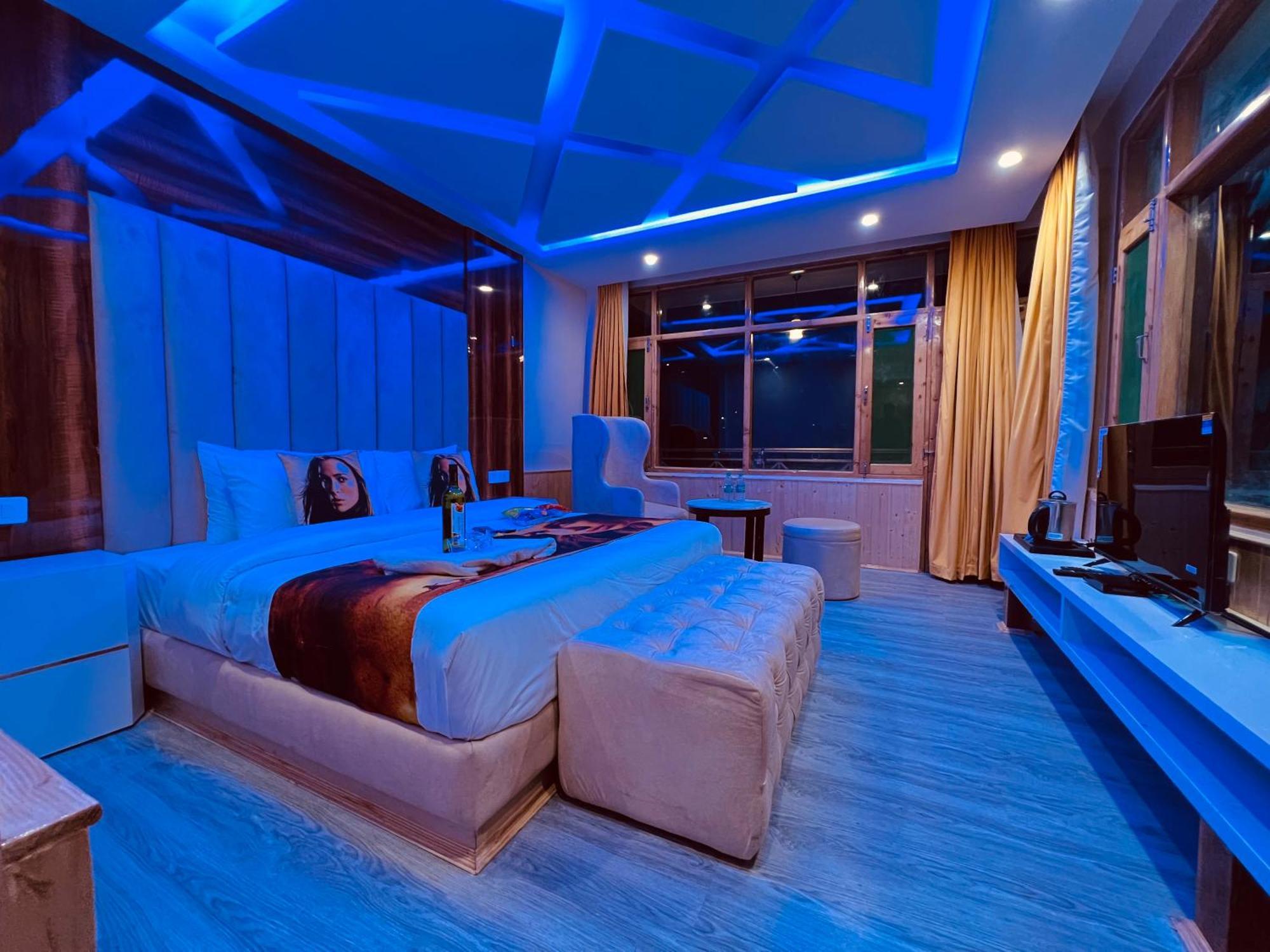 Hotel West Western #neartomallroad #24hourrestaurent #gym #lawn #playingzone #pooltable #kidsfriendly #mountainview #tabletennis #familyfriendly #privateparking Manali (Himachal Pradesh)