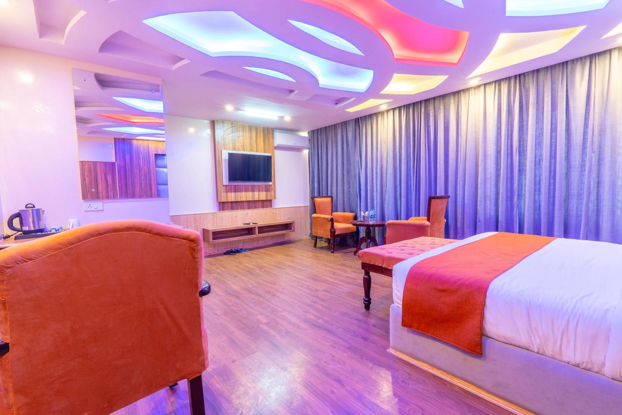 West Western #neartomallroad #24hourrestaurent #gym #lawn #playingzone #pooltable #kidsfriendly #mountainview #tabletennis #familyfriendly #privateparking Hotel 4*