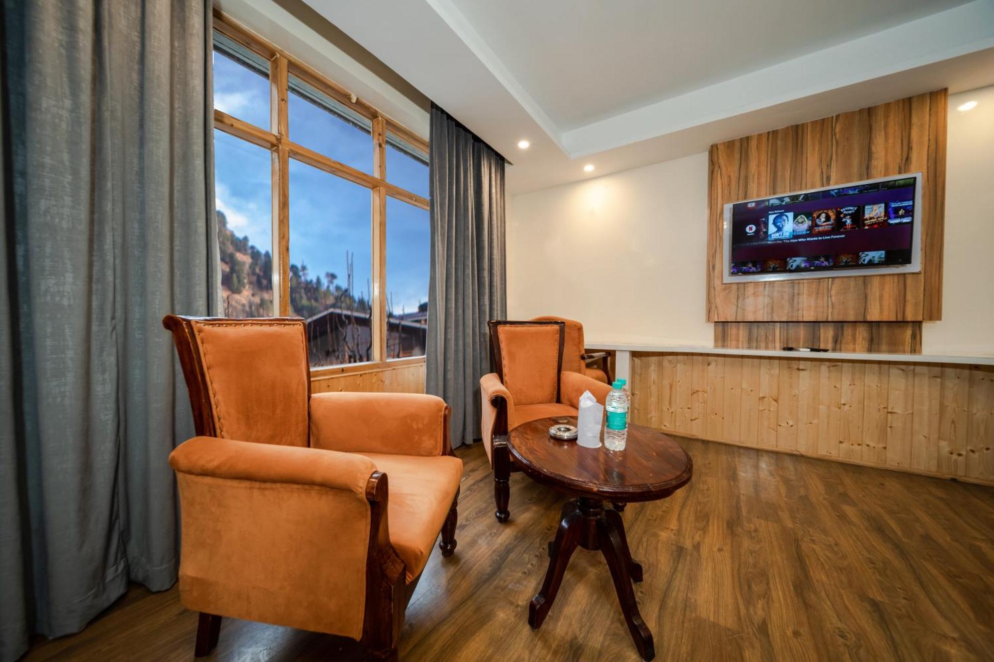 West Western #neartomallroad #24hourrestaurent #gym #lawn #playingzone #pooltable #kidsfriendly #mountainview #tabletennis #familyfriendly #privateparking Hotel Manali (Himachal Pradesh)