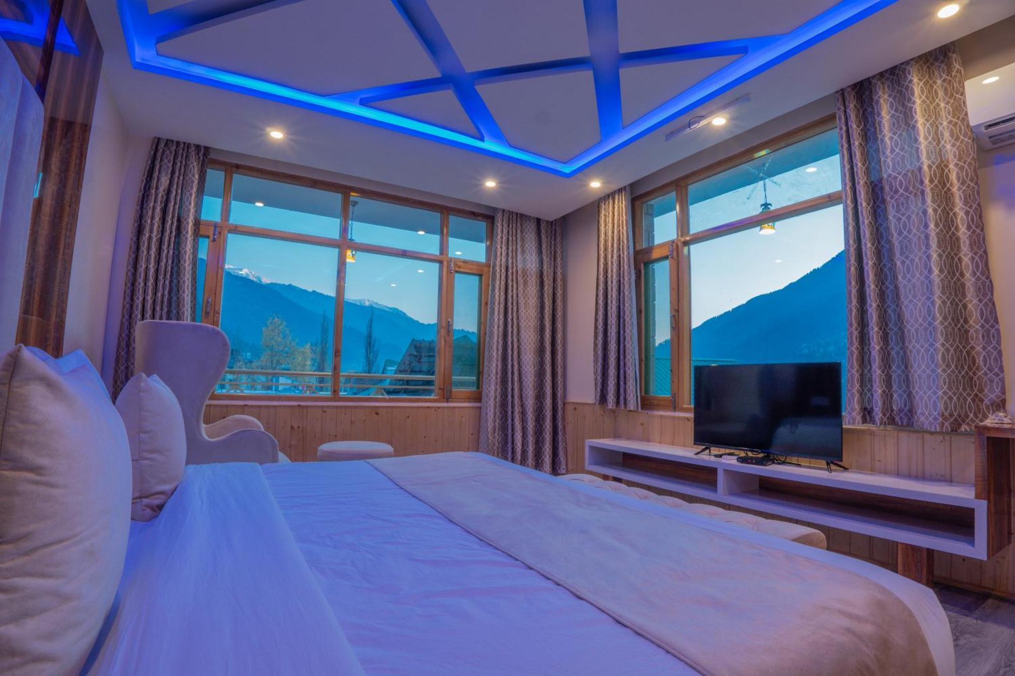 West Western #neartomallroad #24hourrestaurent #gym #lawn #playingzone #pooltable #kidsfriendly #mountainview #tabletennis #familyfriendly #privateparking Hotel
