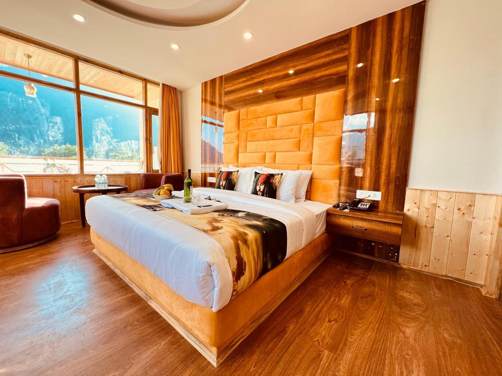 Hotel West Western #neartomallroad #24hourrestaurent #gym #lawn #playingzone #pooltable #kidsfriendly #mountainview #tabletennis #familyfriendly #privateparking