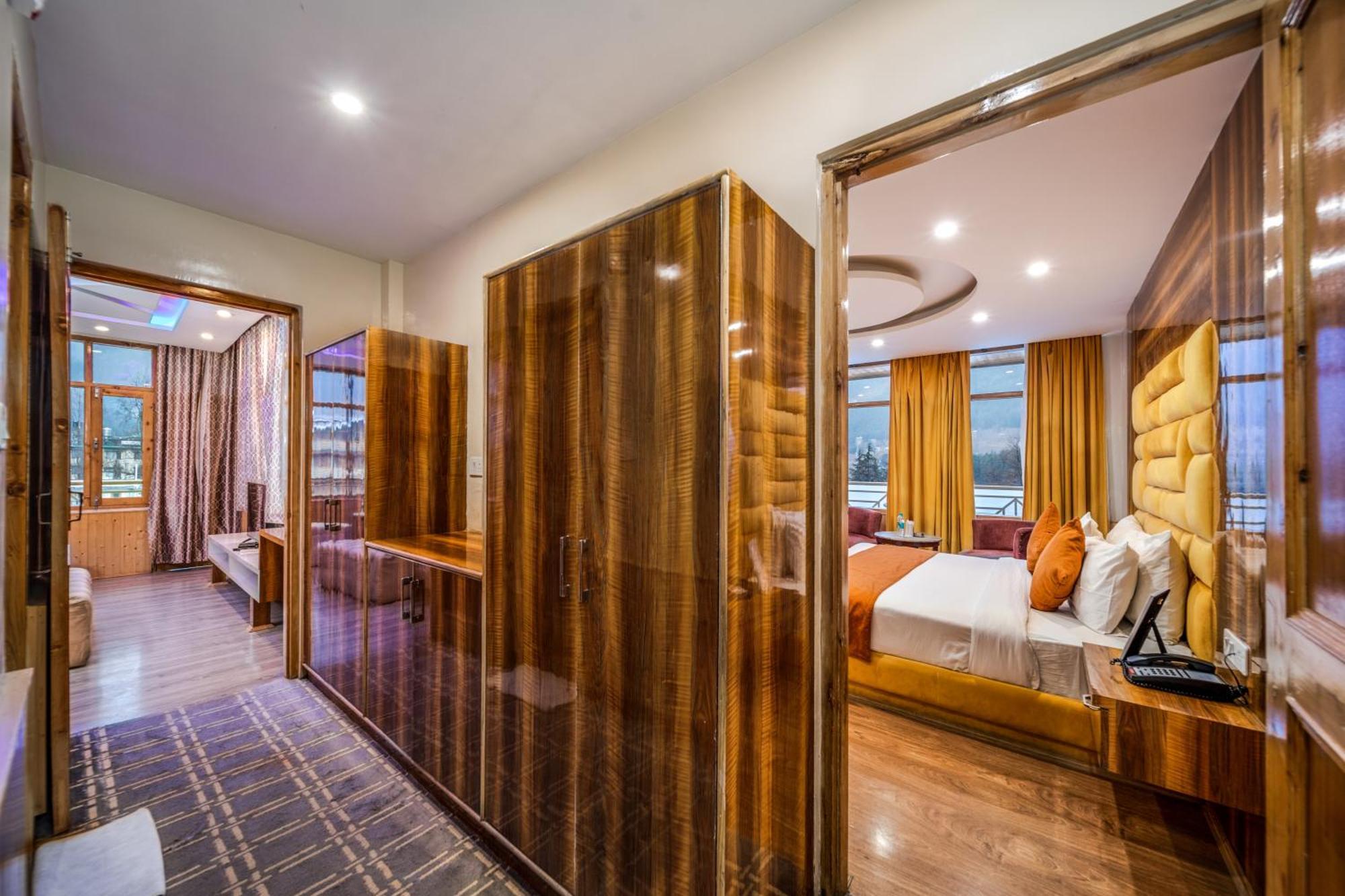 Hotel West Western #neartomallroad #24hourrestaurent #gym #lawn #playingzone #pooltable #kidsfriendly #mountainview #tabletennis #familyfriendly #privateparking