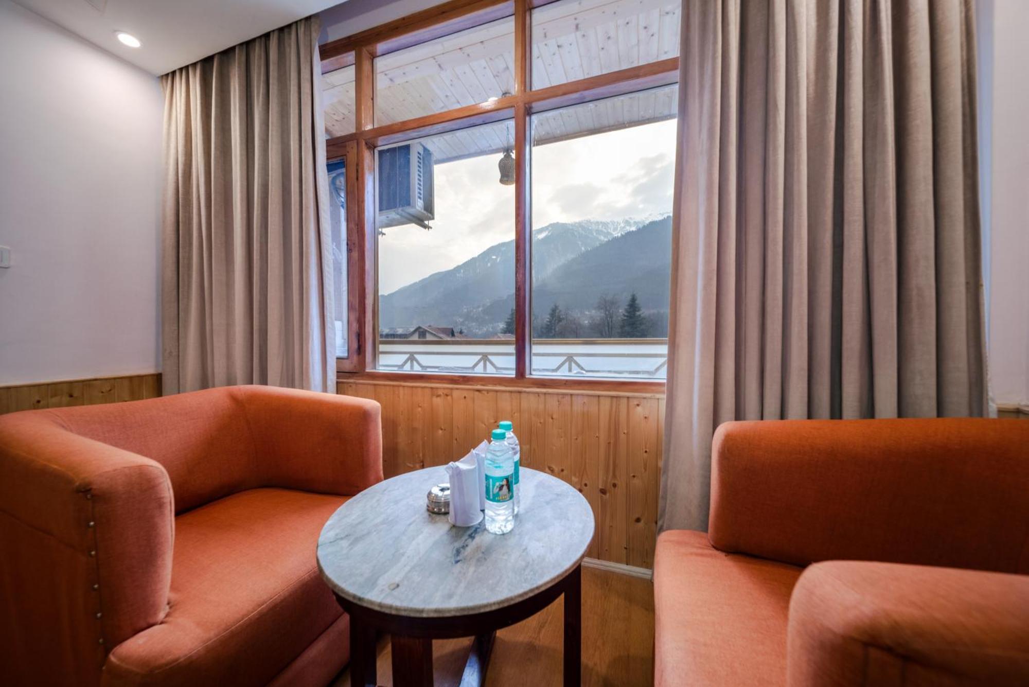 West Western #neartomallroad #24hourrestaurent #gym #lawn #playingzone #pooltable #kidsfriendly #mountainview #tabletennis #familyfriendly #privateparking Manali (Himachal Pradesh)