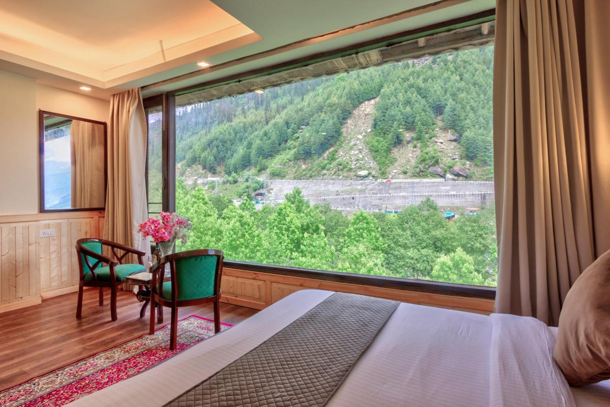 The Katoch Grand Hotel 3*
