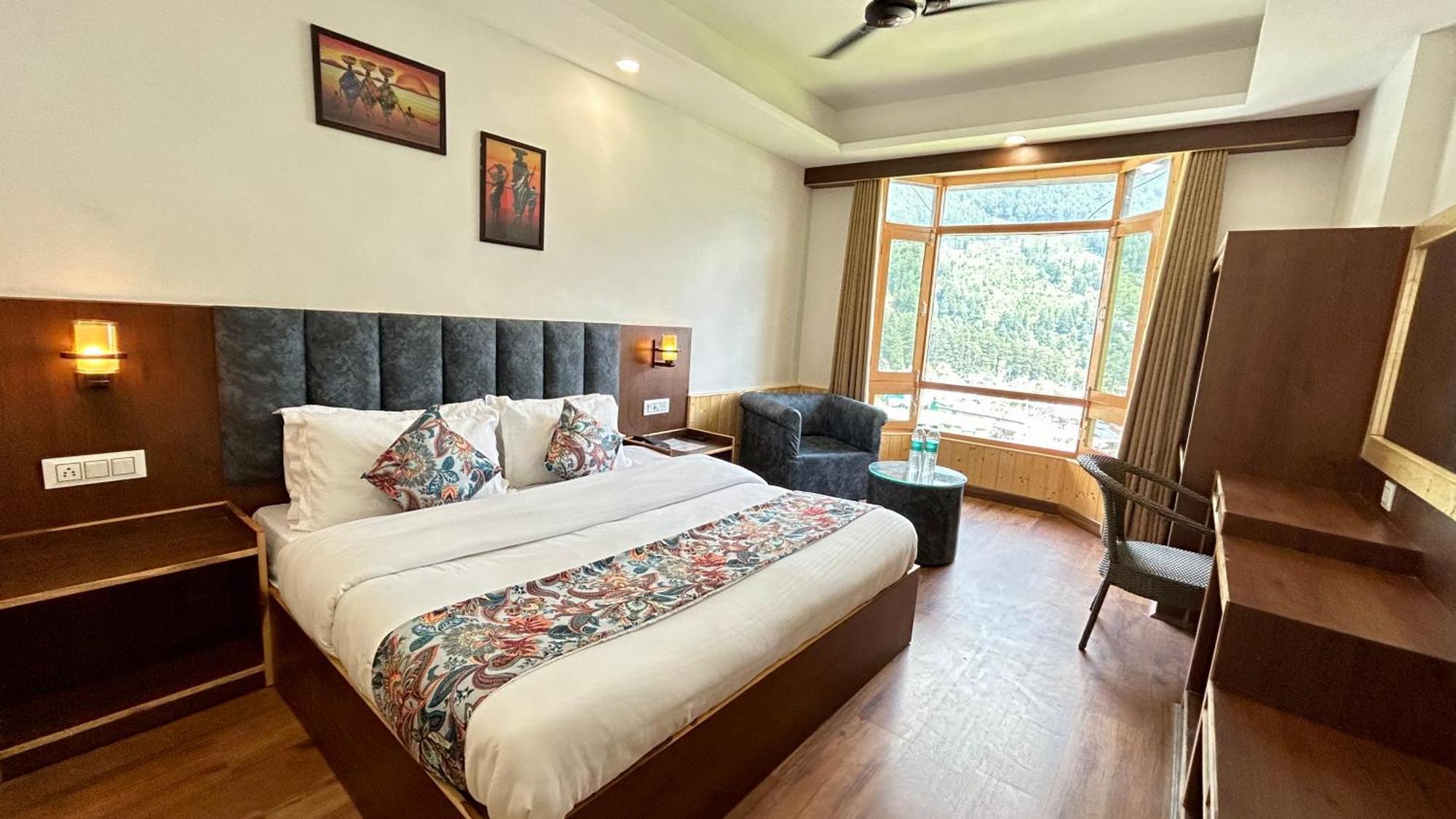 Meadows & Oceangrass ! Rooftop Cafe ! Music ! Near To Mall Road Manali (Himachal Pradesh)