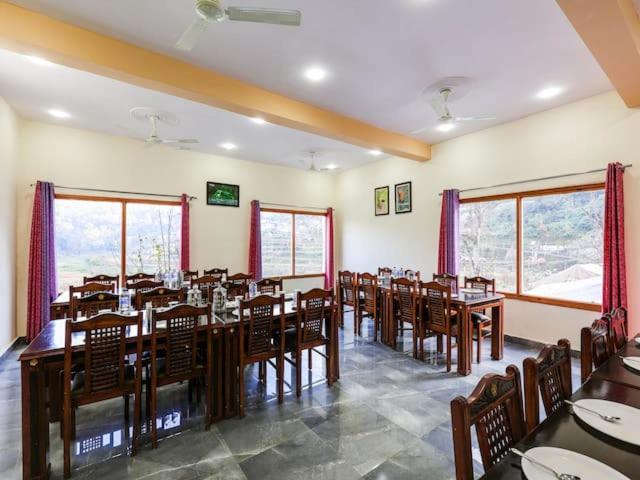 The Mountain !! Scenic Mountain View ! Parking ! Restaurant ! Tasty Food ! Preferred Hotel Manali (Himachal Pradesh)